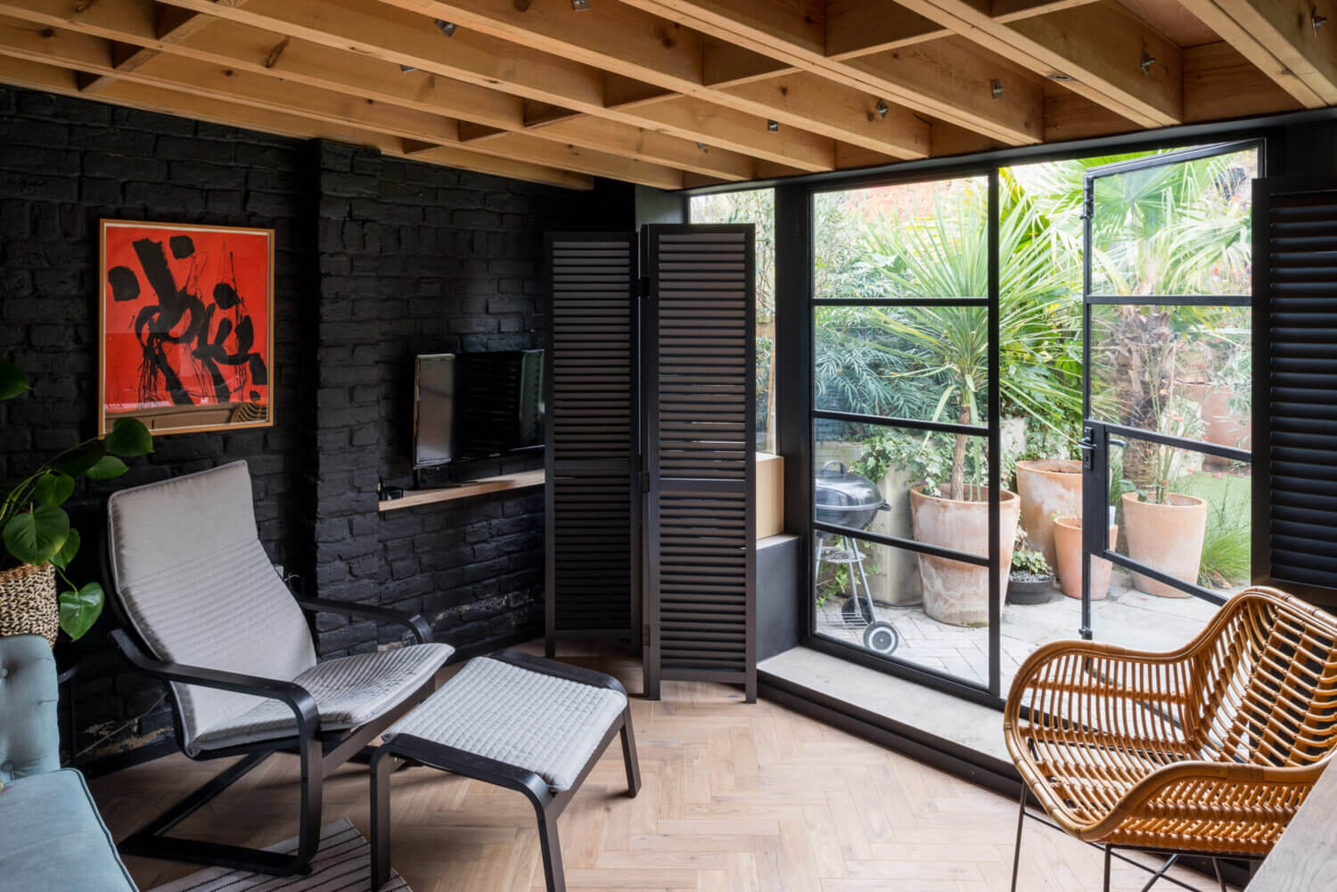 A Black Industrial Look With A Hint Of Pink In A London Townhouse 12 black industrial townhouse london nordroom11 A Black Industrial Look With A Hint Of Pink In A London Townhouse