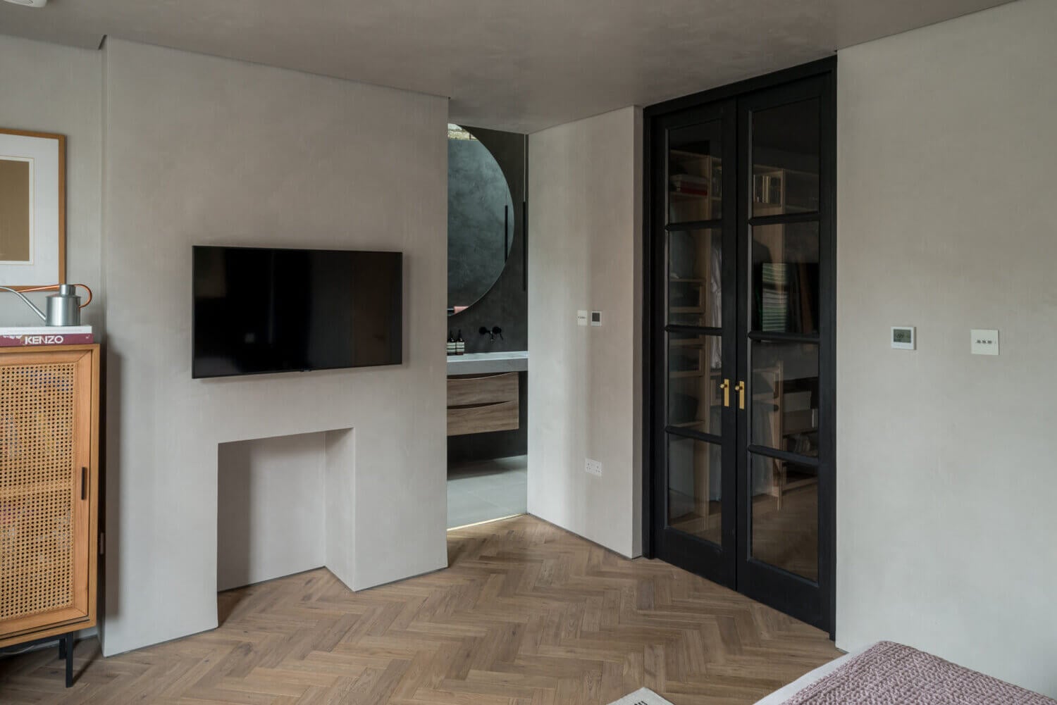 A Black Industrial Look With A Hint Of Pink In A London Townhouse 15 black industrial townhouse london nordroom14 A Black Industrial Look With A Hint Of Pink In A London Townhouse