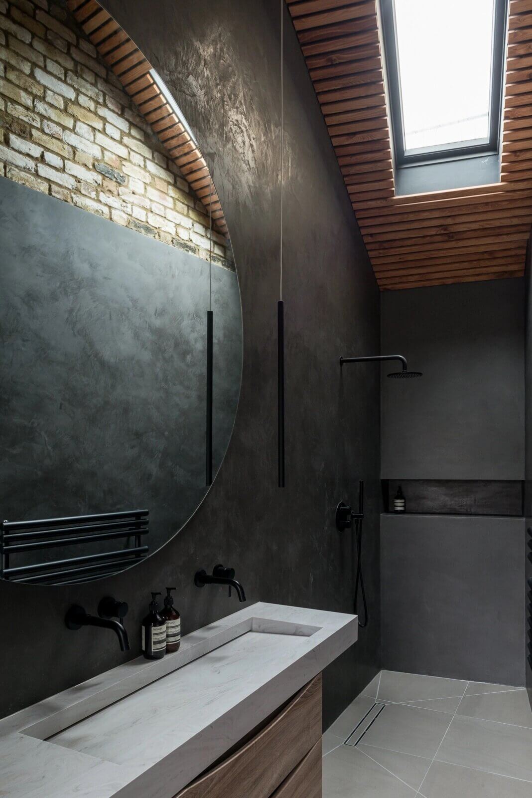 A Black Industrial Look With A Hint Of Pink In A London Townhouse 16 black industrial townhouse london nordroom15 A Black Industrial Look With A Hint Of Pink In A London Townhouse