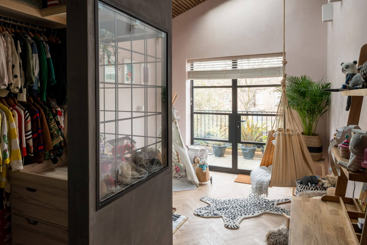 A Black Industrial Look With A Hint Of Pink In A London Townhouse 17 black industrial townhouse london nordroom16 A Black Industrial Look With A Hint Of Pink In A London Townhouse