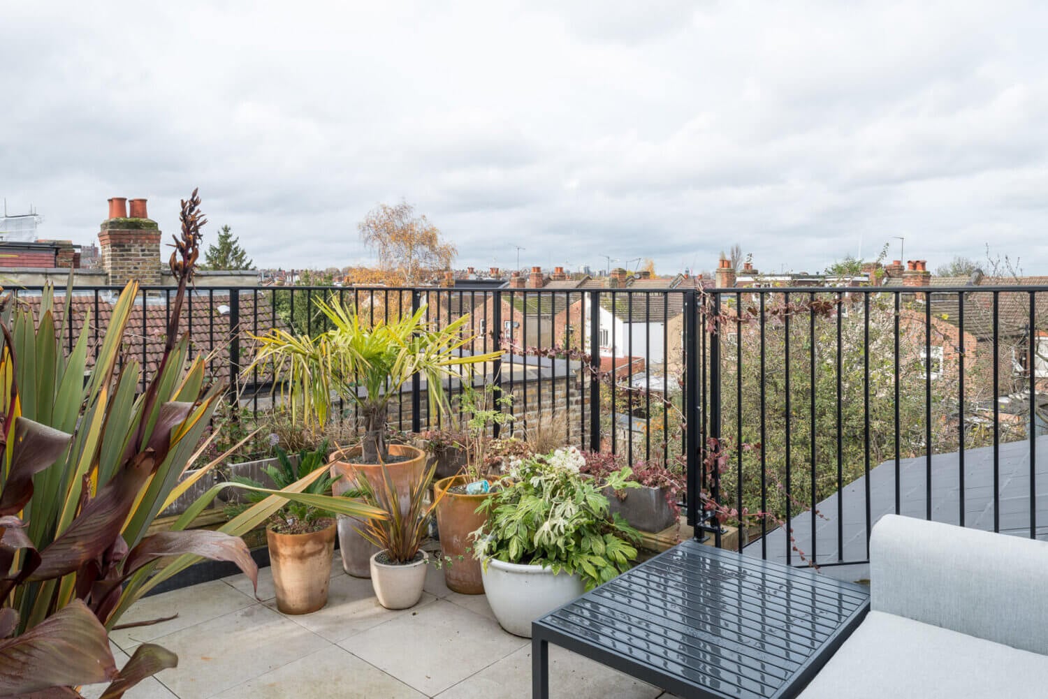 A Black Industrial Look With A Hint Of Pink In A London Townhouse 23 black industrial townhouse london nordroom22 A Black Industrial Look With A Hint Of Pink In A London Townhouse