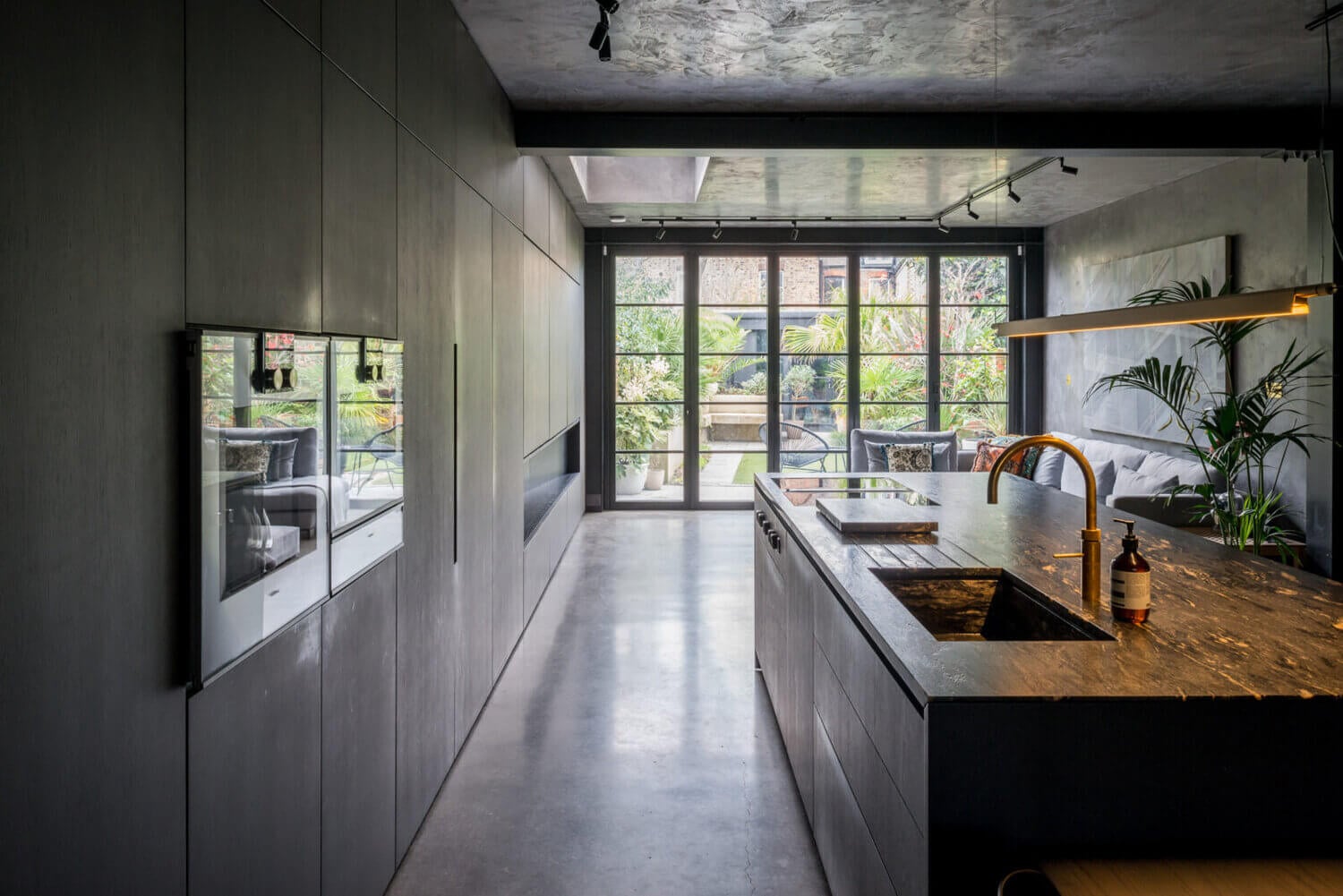 A Black Industrial Look With A Hint Of Pink In A London Townhouse 4 black industrial townhouse london nordroom3 A Black Industrial Look With A Hint Of Pink In A London Townhouse