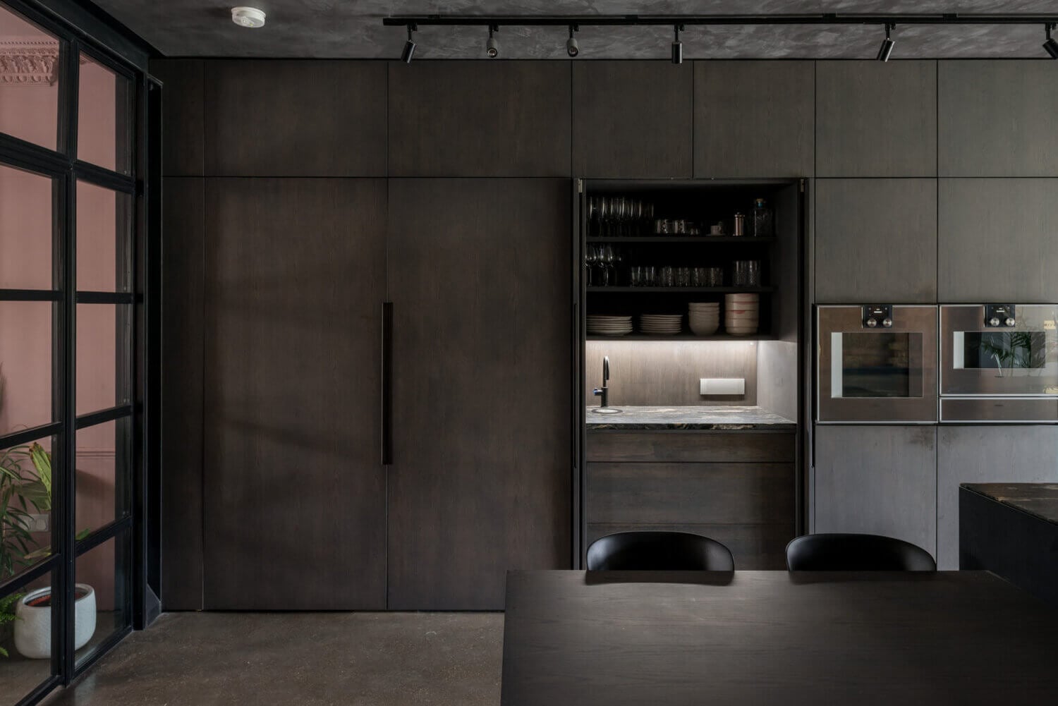 A Black Industrial Look With A Hint Of Pink In A London Townhouse 5 black industrial townhouse london nordroom4 A Black Industrial Look With A Hint Of Pink In A London Townhouse