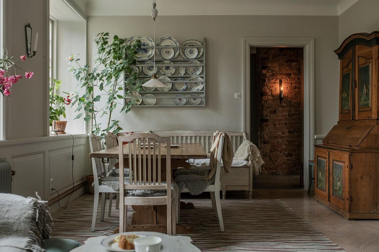 A Stockholm Apartment Packed With History And Charm 4 charming historic stockholm apartment nordroom3 A Stockholm Apartment Packed With History And Charm