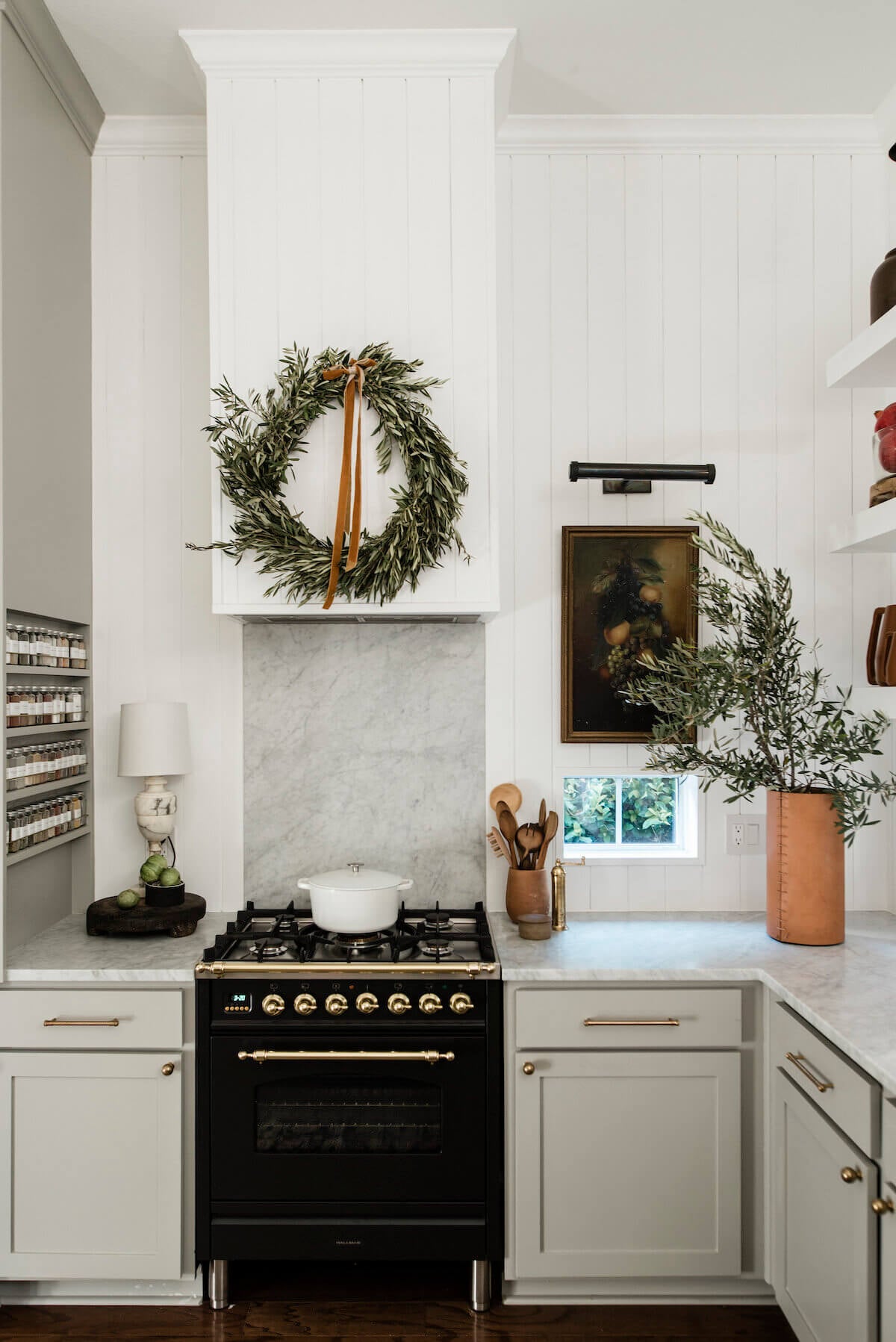 A Beautiful Natural Holiday Home Filled With Greenery 9 natural holiday home greenery nordroom8 A Beautiful Natural Holiday Home Filled With Greenery