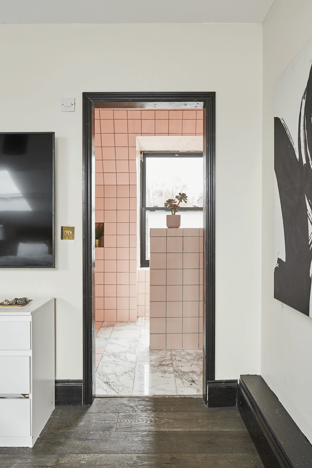 Neutral Tones in an Art-Filled Victorian Home with Surprising Bathrooms 15 neutral art filled victorian home nordroom14 Neutral Tones in an Art-Filled Victorian Home with Surprising Bathrooms