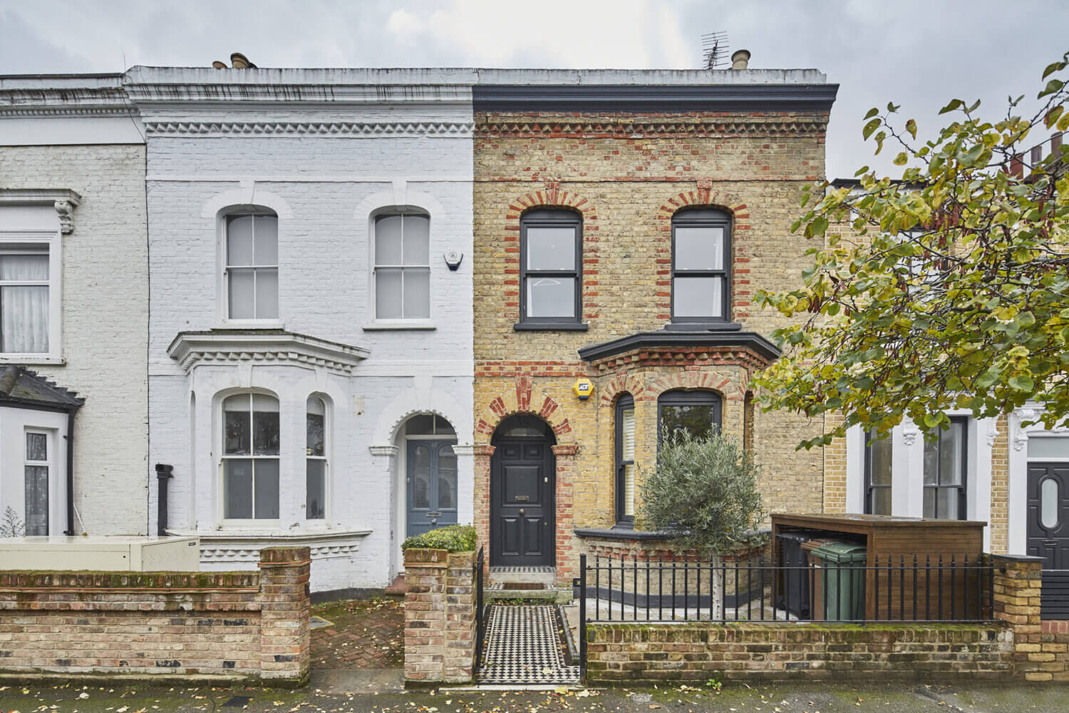 Neutral Tones in an Art-Filled Victorian Home with Surprising Bathrooms 28 neutral art filled victorian home nordroom30 Neutral Tones in an Art-Filled Victorian Home with Surprising Bathrooms