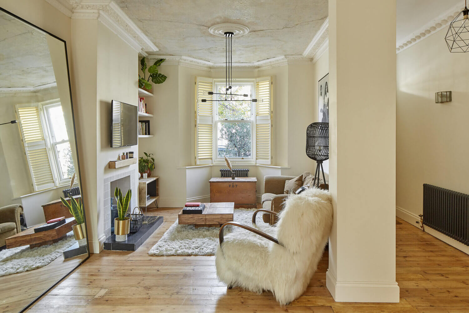 Neutral Tones in an Art-Filled Victorian Home with Surprising Bathrooms 7 neutral art filled victorian home nordroom6 Neutral Tones in an Art-Filled Victorian Home with Surprising Bathrooms