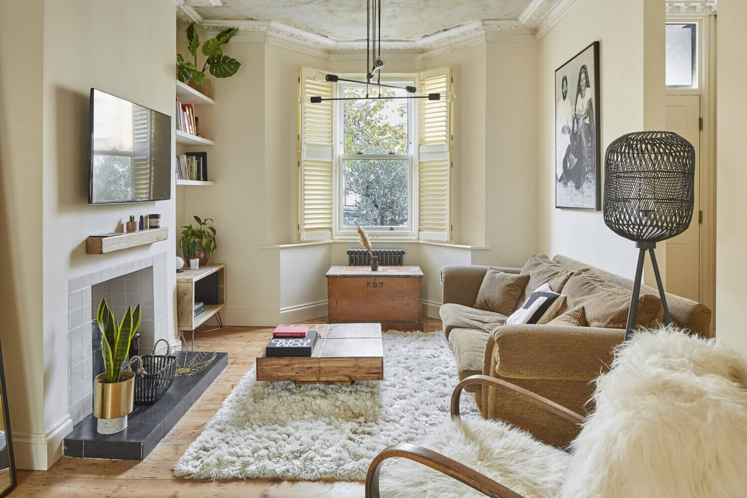 Neutral Tones in an Art-Filled Victorian Home with Surprising Bathrooms 8 neutral art filled victorian home nordroom7 Neutral Tones in an Art-Filled Victorian Home with Surprising Bathrooms