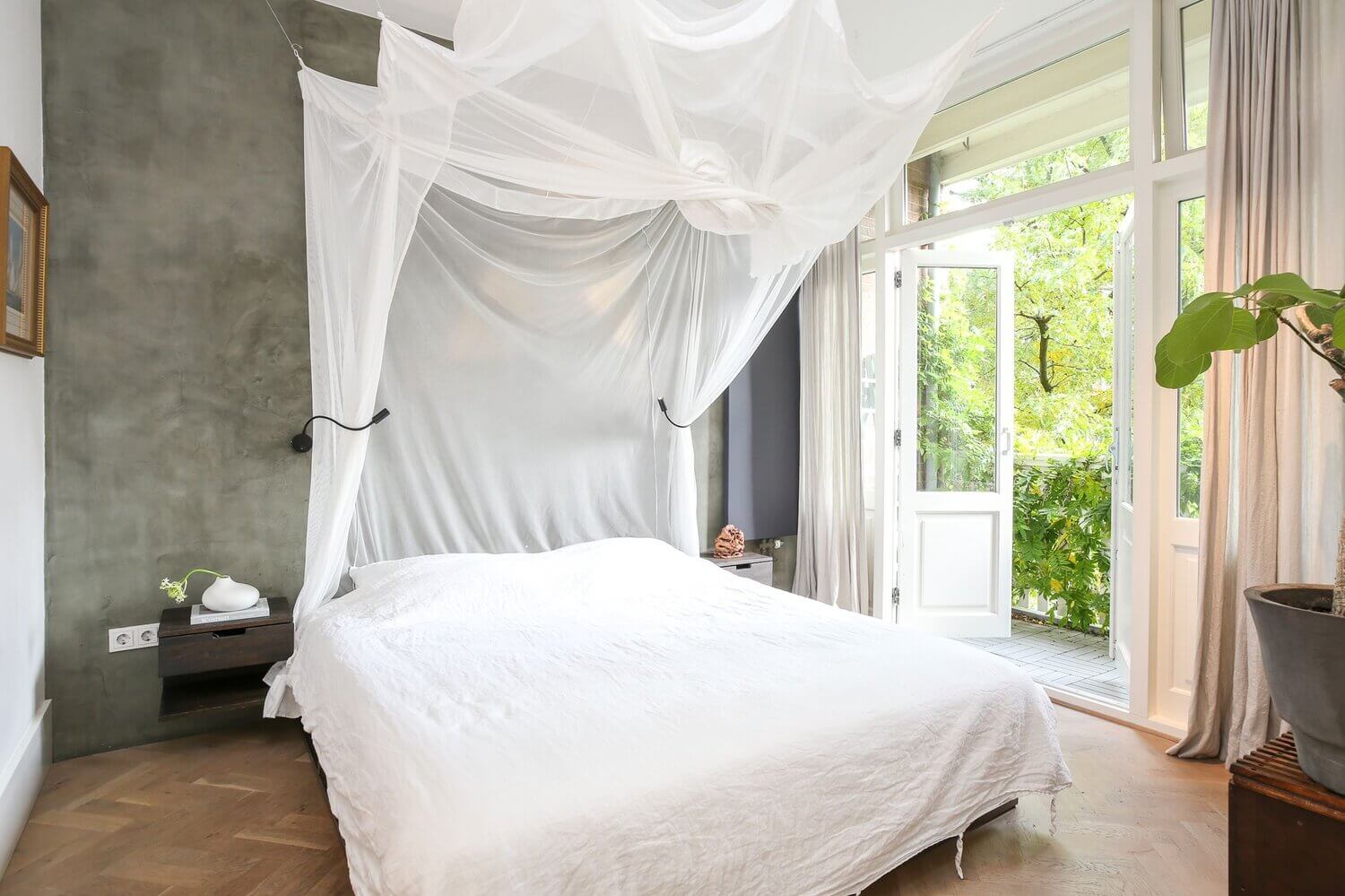 A Serene Townhouse in The Netherlands with a Unique Artistic Ceiling 10 serene townhouse netherlands nordroom9 A Serene Townhouse in The Netherlands with a Unique Artistic Ceiling