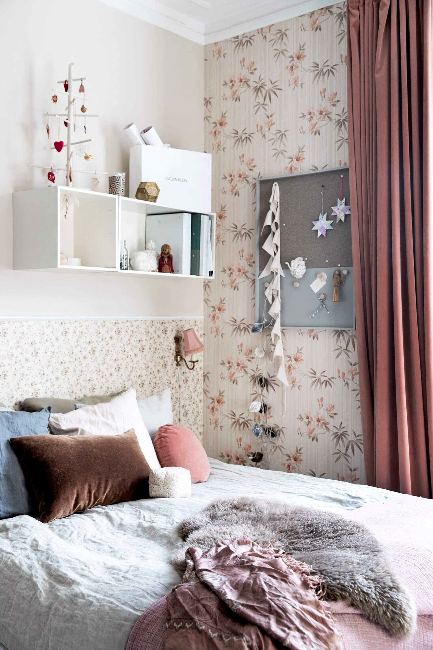An Art-Filled Danish Home Decorated For Christmas 16 art filled danish home christmas decor nordroom15 An Art-Filled Danish Home Decorated For Christmas