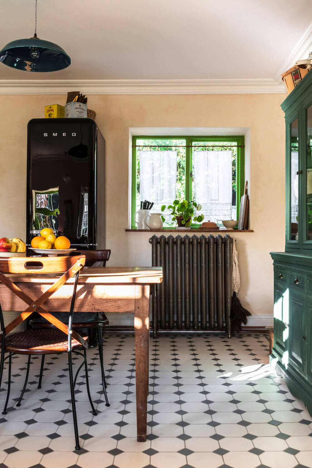 A Cozy Cluttered French-Style Kitchen by deVOL 8 french style devol kitchen nordroom7 A Cozy Cluttered French-Style Kitchen by deVOL