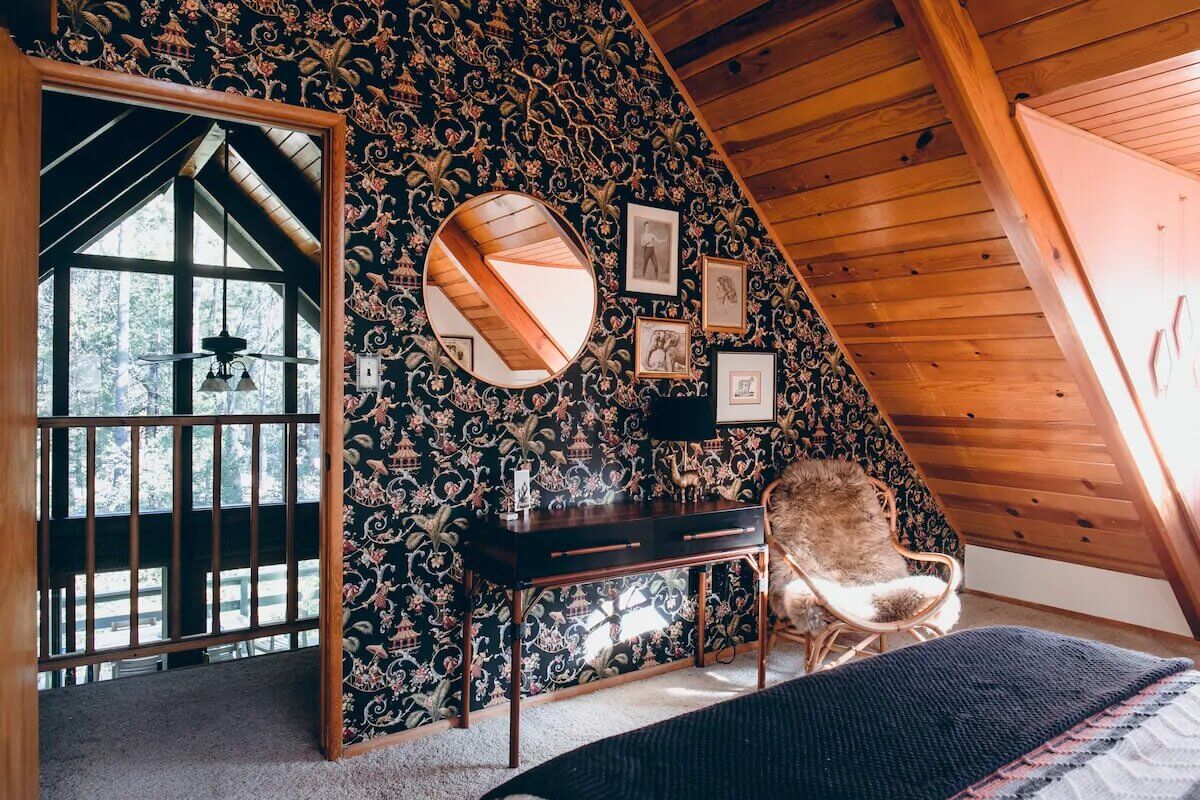 Whiskey Creek Cabin | A Cozy Airbnb Surrounded by Pine Trees 12 whiskey creek cabin airbnb nordroom11 Whiskey Creek Cabin | A Cozy Airbnb Surrounded by Pine Trees