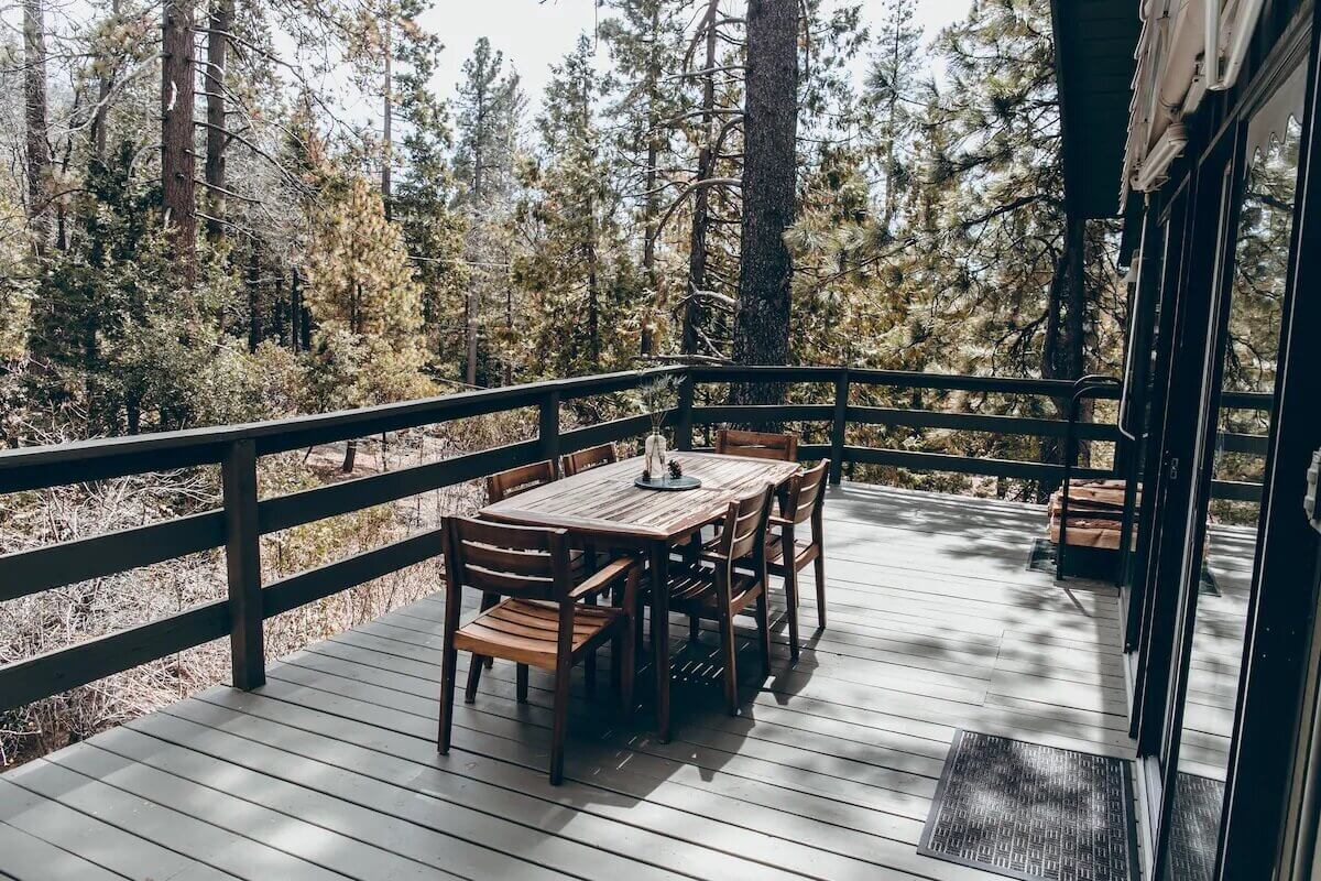 Whiskey Creek Cabin | A Cozy Airbnb Surrounded by Pine Trees 14 whiskey creek cabin airbnb nordroom13 Whiskey Creek Cabin | A Cozy Airbnb Surrounded by Pine Trees