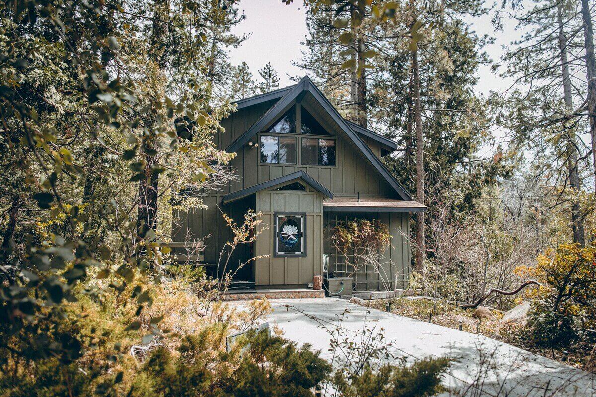 Whiskey Creek Cabin | A Cozy Airbnb Surrounded by Pine Trees 19 whiskey creek cabin airbnb nordroom18 Whiskey Creek Cabin | A Cozy Airbnb Surrounded by Pine Trees