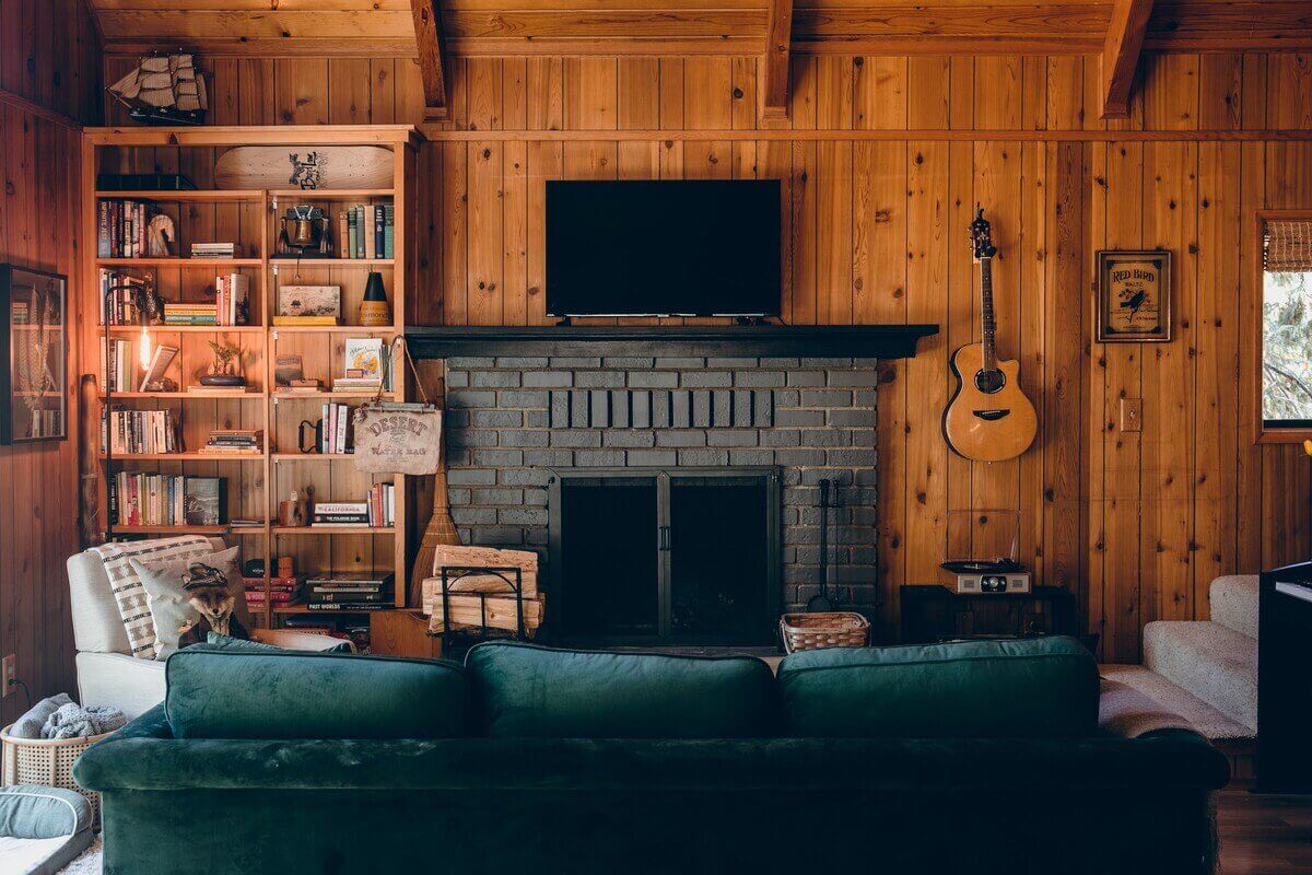 Whiskey Creek Cabin | A Cozy Airbnb Surrounded by Pine Trees 3 whiskey creek cabin airbnb nordroom2 Whiskey Creek Cabin | A Cozy Airbnb Surrounded by Pine Trees