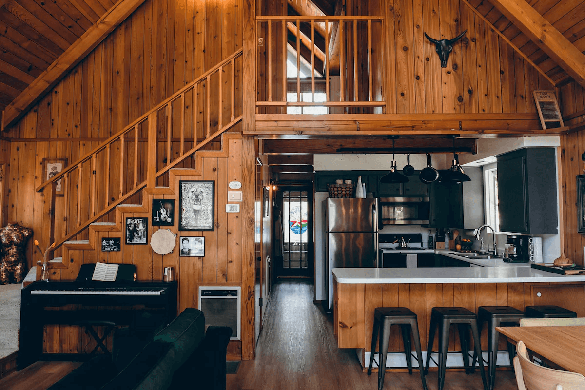 Whiskey Creek Cabin | A Cozy Airbnb Surrounded by Pine Trees 7 whiskey creek cabin airbnb nordroom6 Whiskey Creek Cabin | A Cozy Airbnb Surrounded by Pine Trees