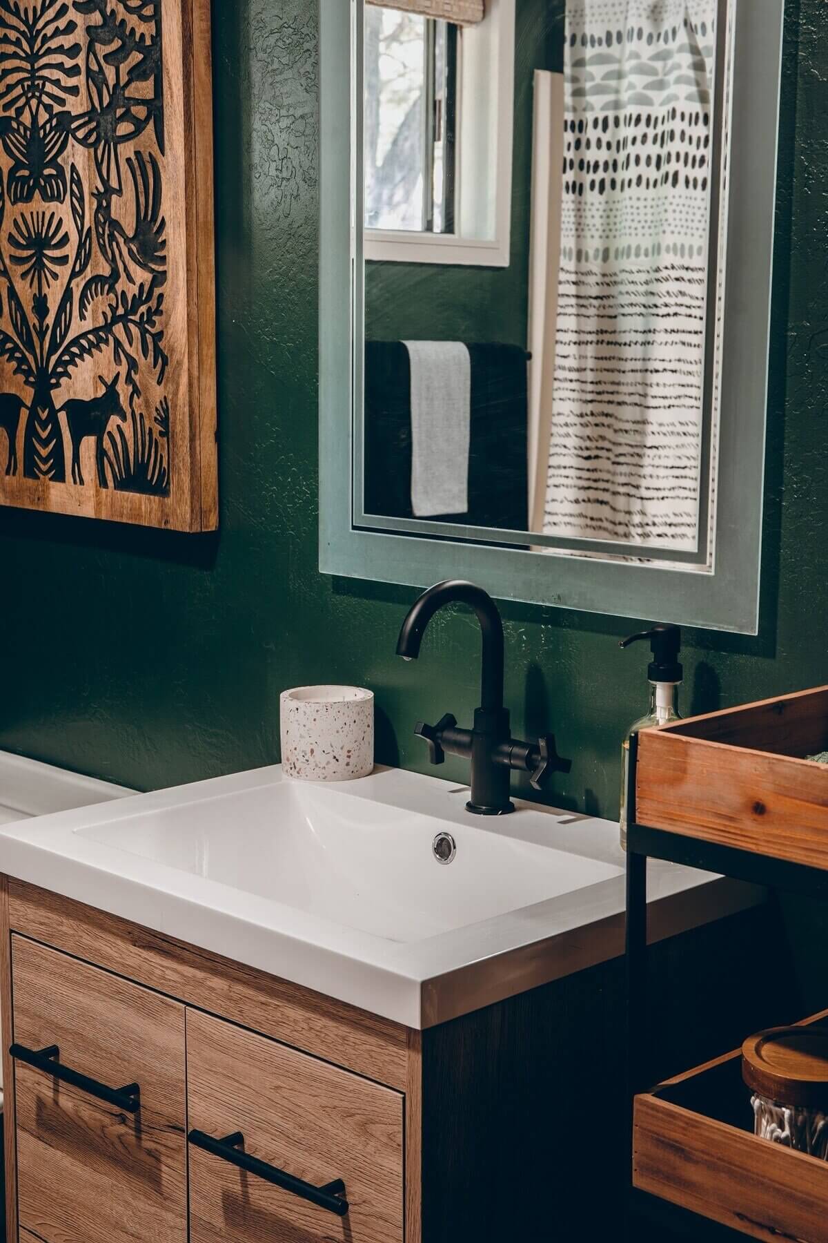 Whiskey Creek Cabin | A Cozy Airbnb Surrounded by Pine Trees 10 whiskey creek cabin airbnb nordroom9 Whiskey Creek Cabin | A Cozy Airbnb Surrounded by Pine Trees