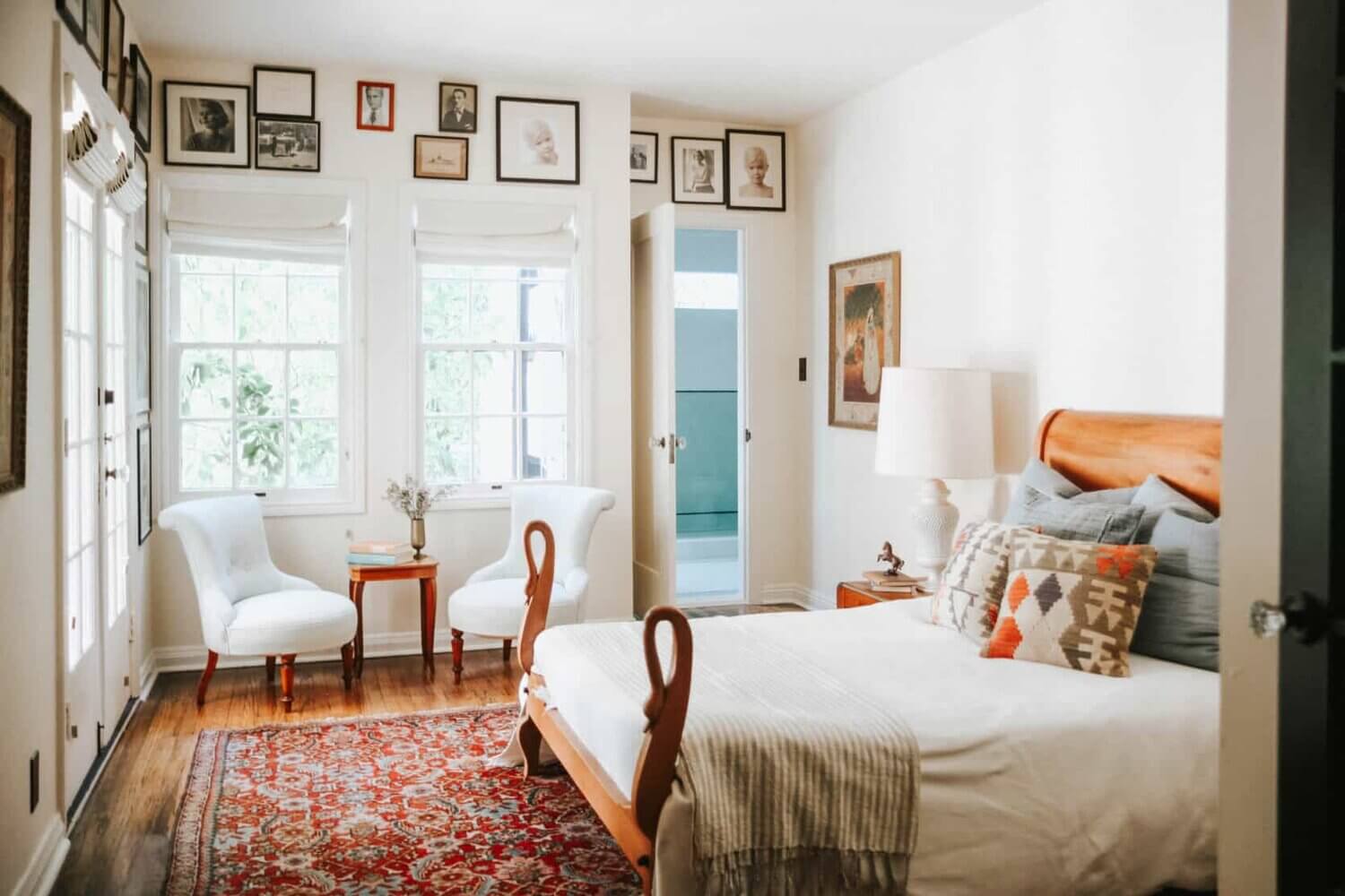 Bookshelves Envy In A 1920s English Tudor House in Los Angeles 17 bookshelves 1920s english tudor house los angeles nordroom16 Bookshelves Envy In A 1920s English Tudor House in Los Angeles