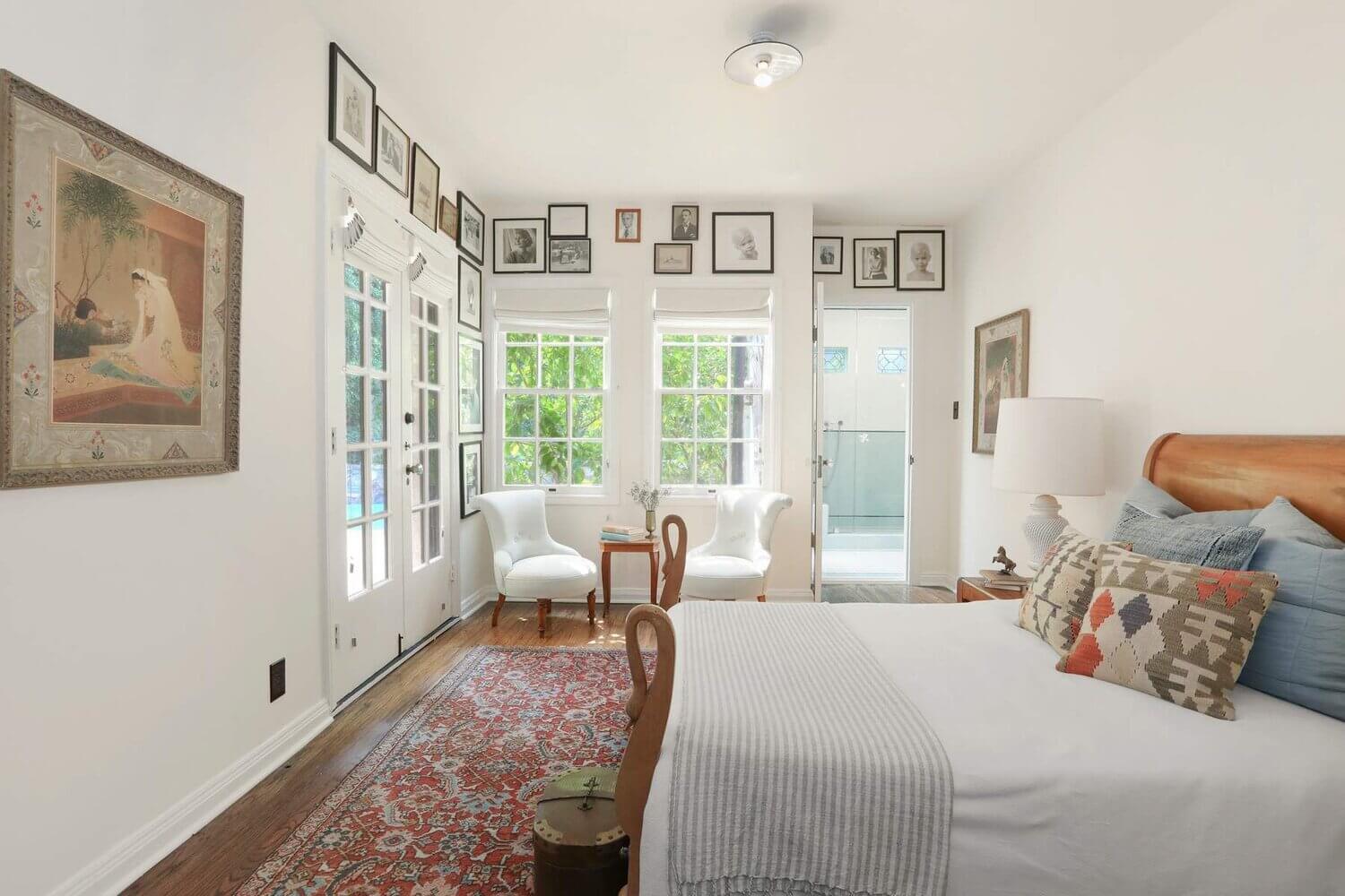 Bookshelves Envy In A 1920s English Tudor House in Los Angeles 18 bookshelves 1920s english tudor house los angeles nordroom17 Bookshelves Envy In A 1920s English Tudor House in Los Angeles