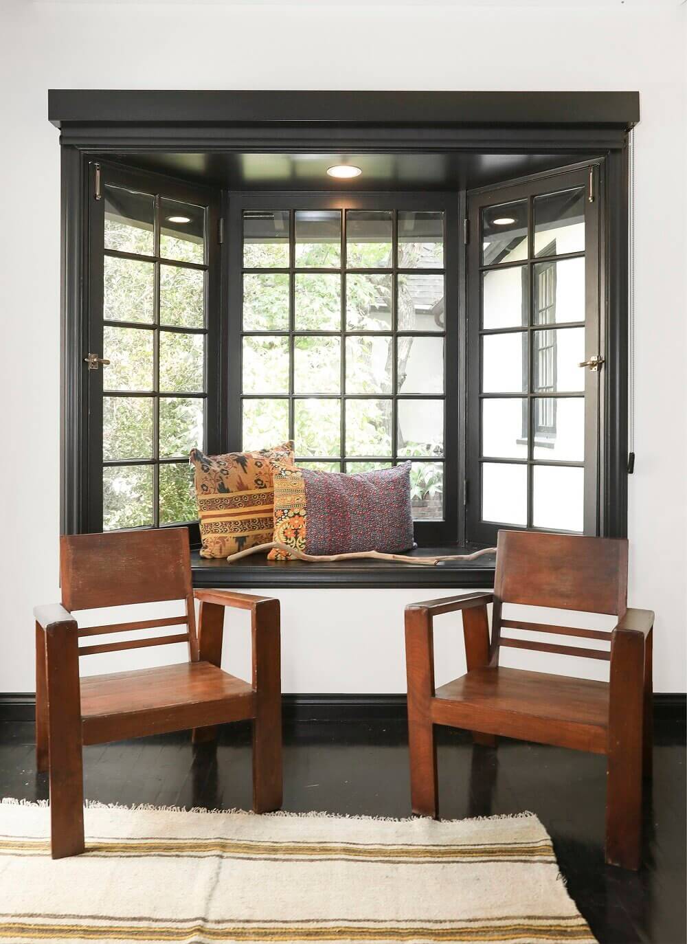 Bookshelves Envy In A 1920s English Tudor House in Los Angeles 20 bookshelves 1920s english tudor house los angeles nordroom19 Bookshelves Envy In A 1920s English Tudor House in Los Angeles