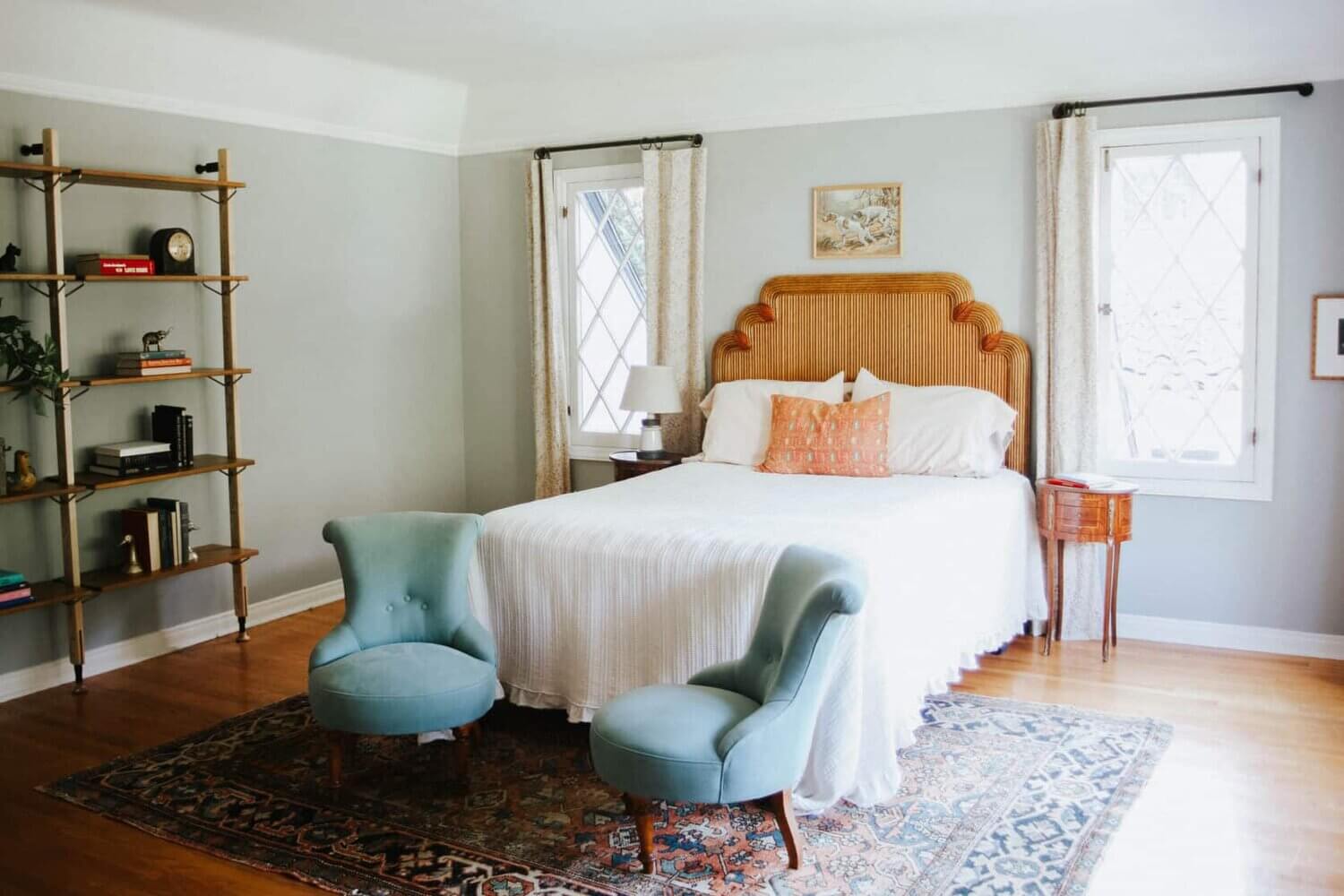 Bookshelves Envy In A 1920s English Tudor House in Los Angeles 21 bookshelves 1920s english tudor house los angeles nordroom20 Bookshelves Envy In A 1920s English Tudor House in Los Angeles