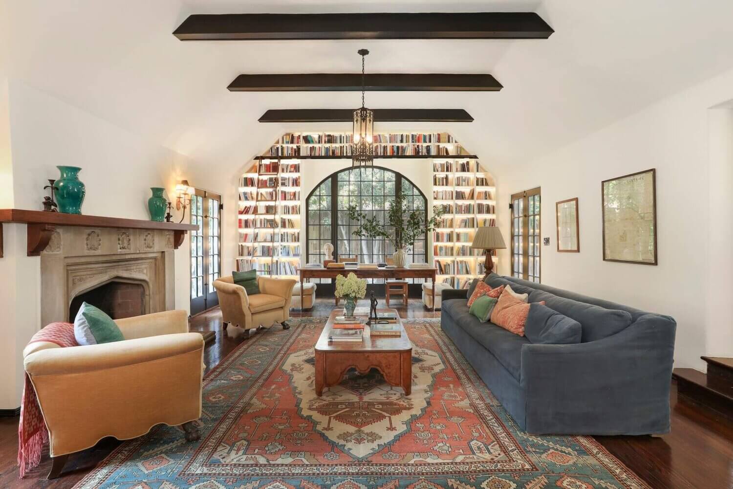 Bookshelves Envy In A 1920s English Tudor House in Los Angeles 9 bookshelves 1920s english tudor house los angeles nordroom8 Bookshelves Envy In A 1920s English Tudor House in Los Angeles