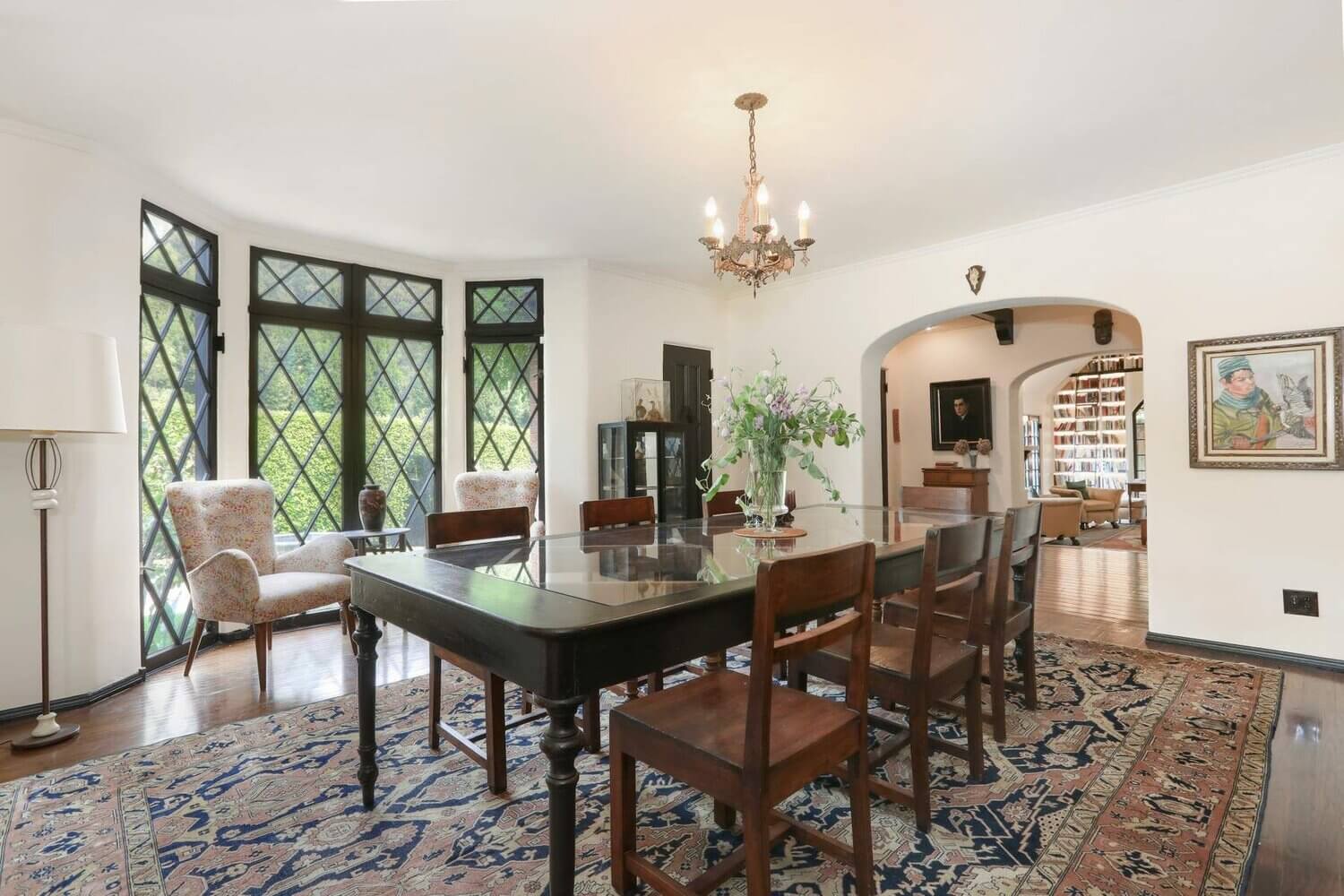 Bookshelves Envy In A 1920s English Tudor House in Los Angeles 10 bookshelves 1920s english tudor house los angeles nordroom9 Bookshelves Envy In A 1920s English Tudor House in Los Angeles