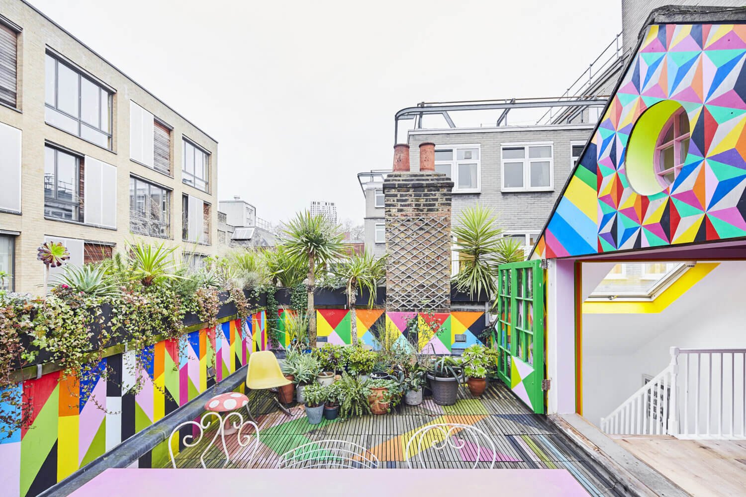 The Funky Colorful London Home of Artist Morag Myerscough 13 funky colorful london home artist morag myerscough nordroom13 The Funky Colorful London Home of Artist Morag Myerscough