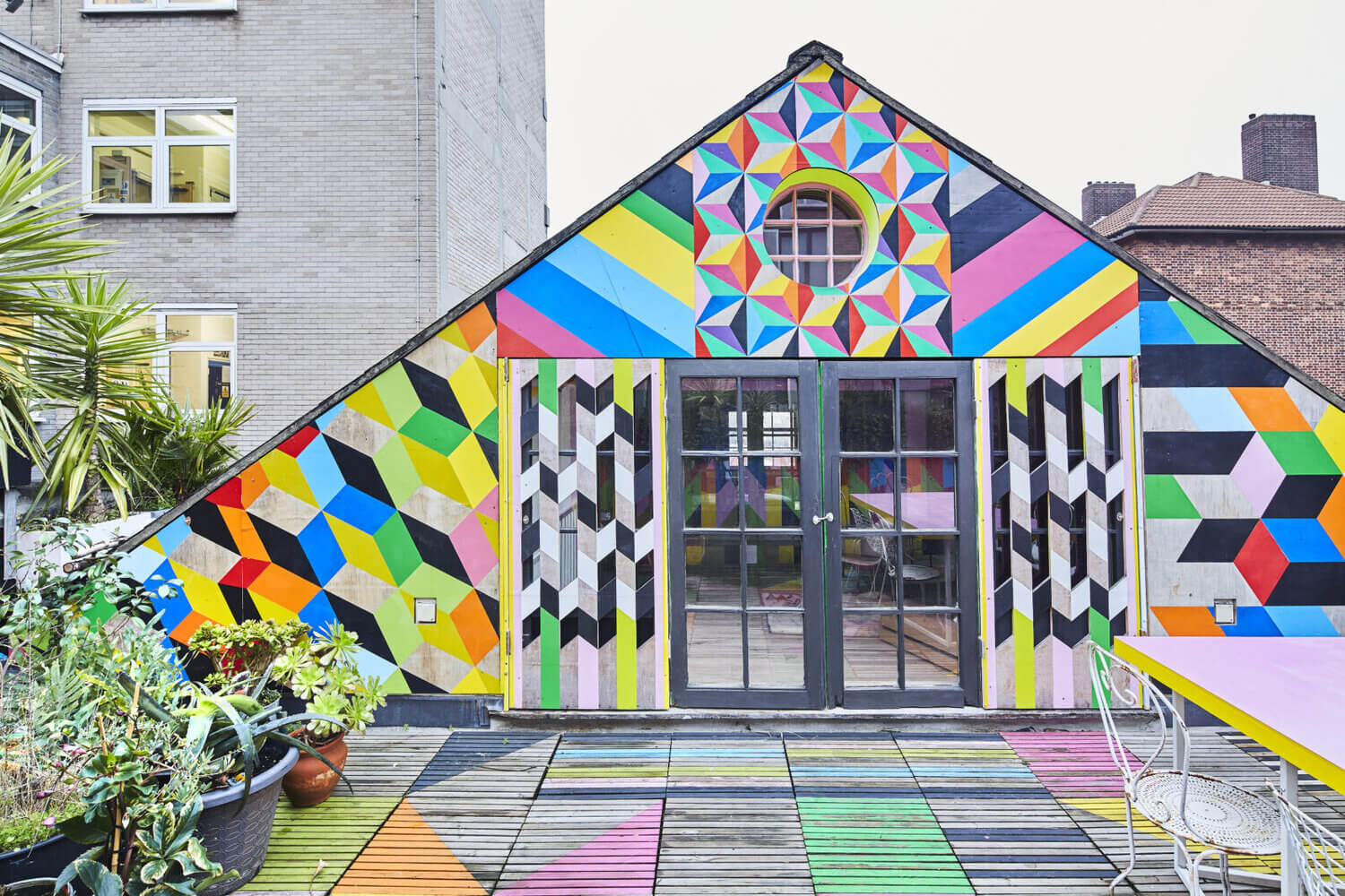 The Funky Colorful London Home of Artist Morag Myerscough 14 funky colorful london home artist morag myerscough nordroom14 The Funky Colorful London Home of Artist Morag Myerscough