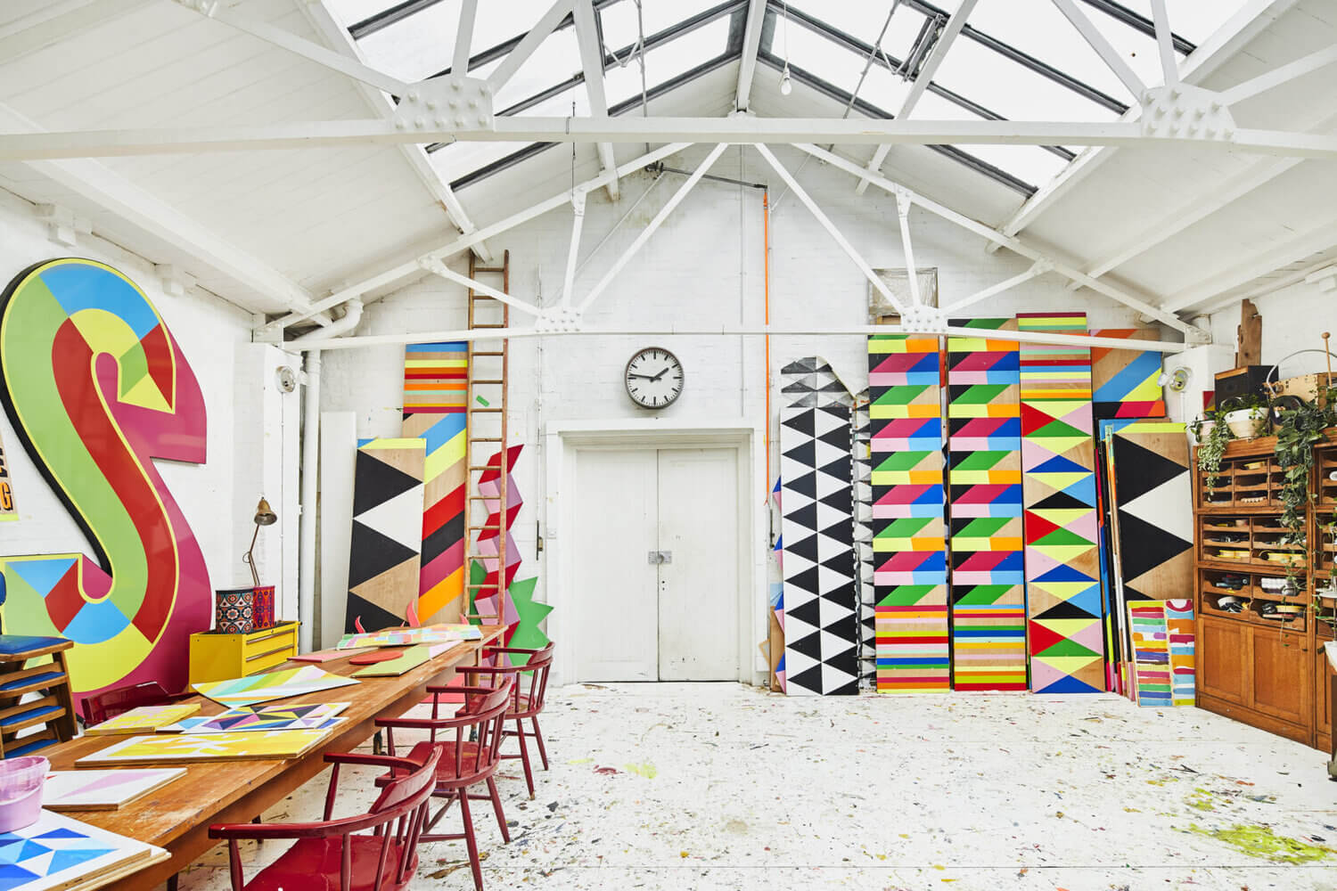 The Funky Colorful London Home of Artist Morag Myerscough 16 funky colorful london home artist morag myerscough nordroom16 The Funky Colorful London Home of Artist Morag Myerscough