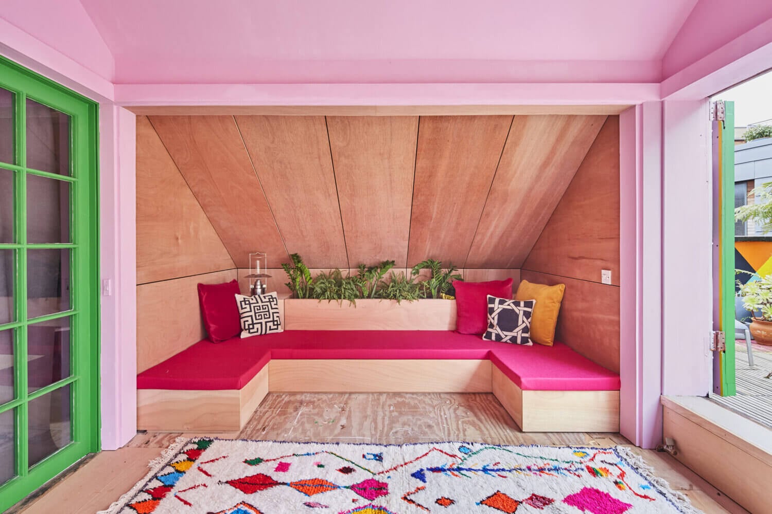 The Funky Colorful London Home of Artist Morag Myerscough 9 funky colorful london home artist morag myerscough nordroom9 The Funky Colorful London Home of Artist Morag Myerscough