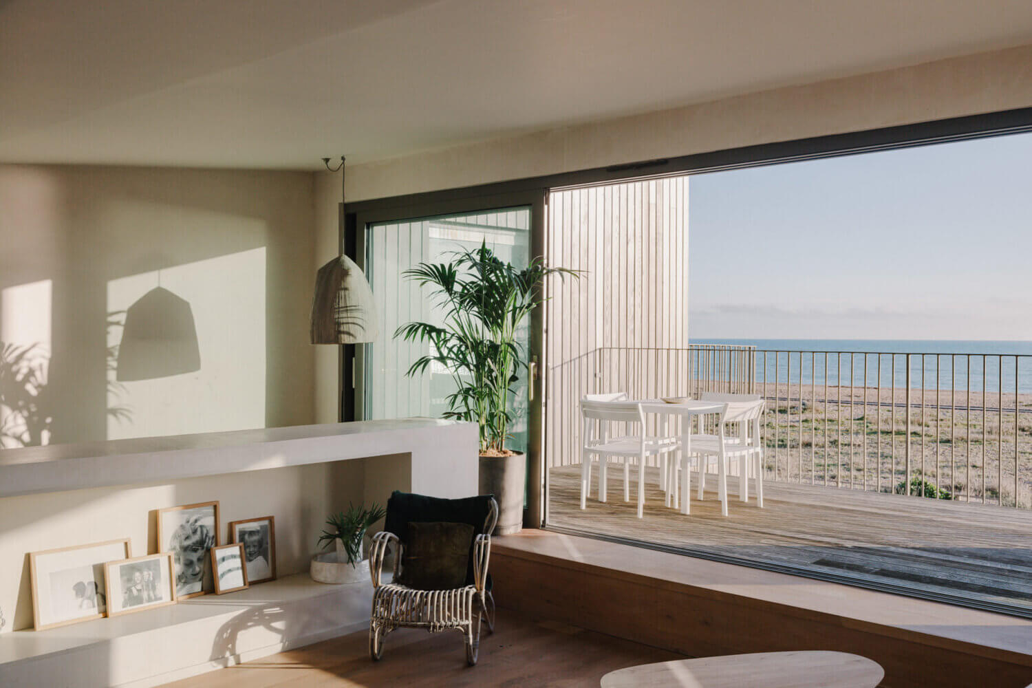 A Natural Beachfront House in England 17 ANaturalBeachfrontHouseinEngland TheNordroom16 A Natural Beachfront House in England