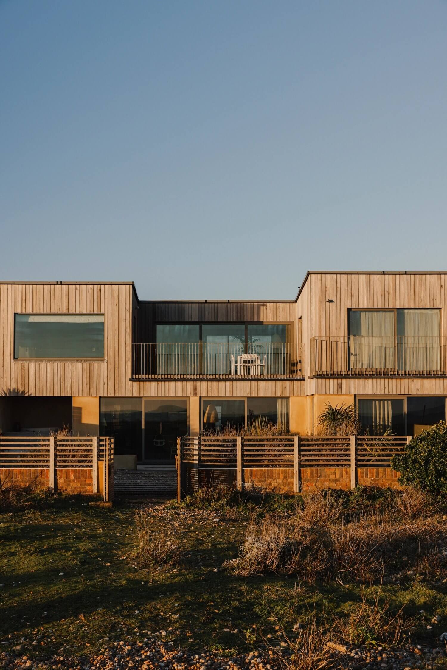 A Natural Beachfront House in England 23 ANaturalBeachfrontHouseinEngland TheNordroom22 A Natural Beachfront House in England