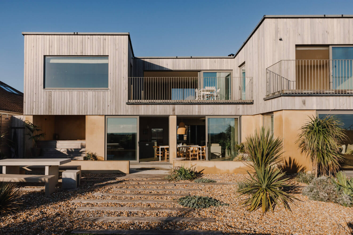 A Natural Beachfront House in England 24 ANaturalBeachfrontHouseinEngland TheNordroom23 A Natural Beachfront House in England