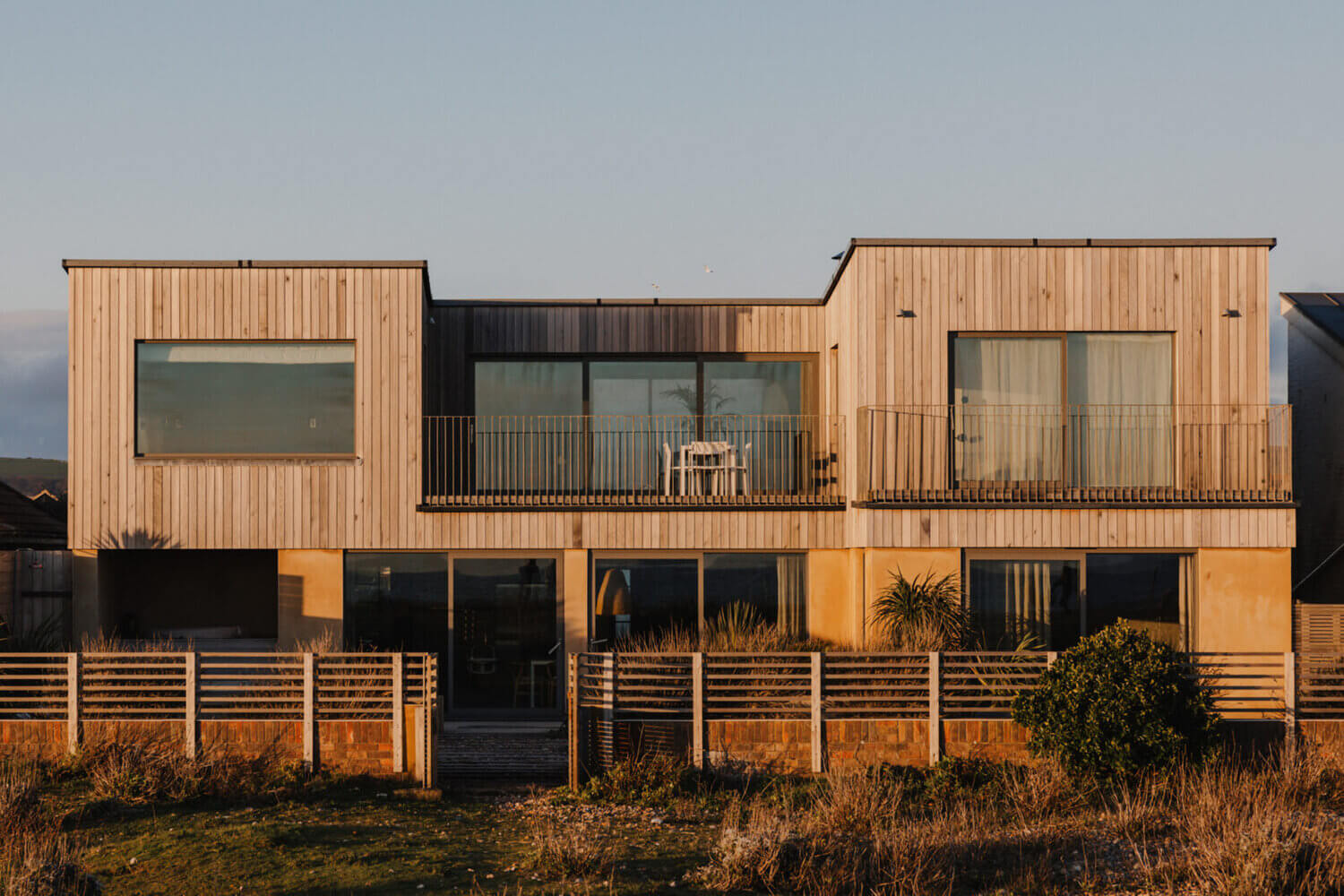 A Natural Beachfront House in England 26 ANaturalBeachfrontHouseinEngland TheNordroom25 A Natural Beachfront House in England