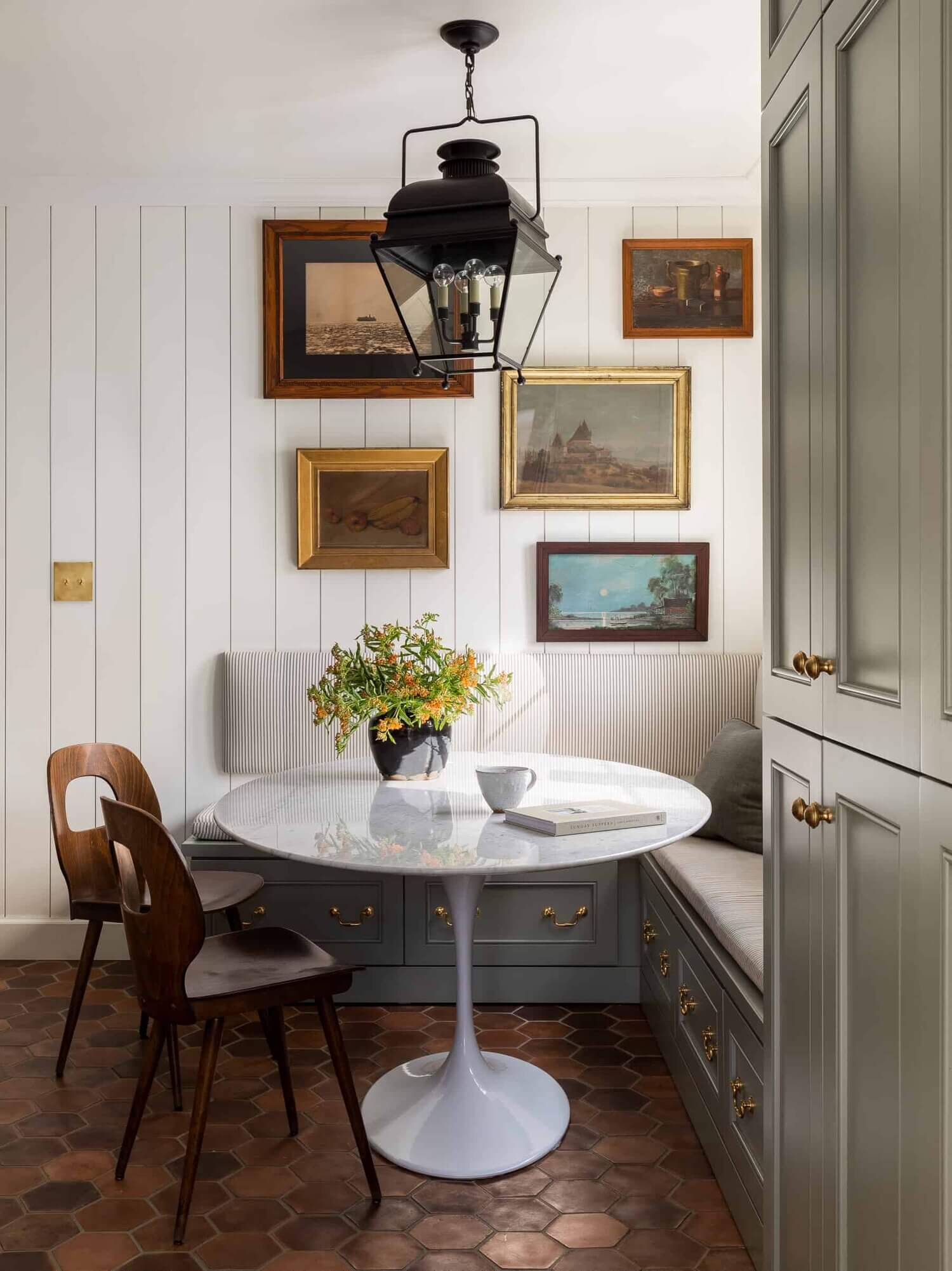 Soothing Colors in Designer Heidi Caillier's Eclectic Washington Home 3 GreenShakerKitchenwithTerracottaFloorandBreakfastNookinDesignerHeidiCailliersWashingtonHome TheNordroom1 Soothing Colors in Designer Heidi Caillier's Eclectic Washington Home