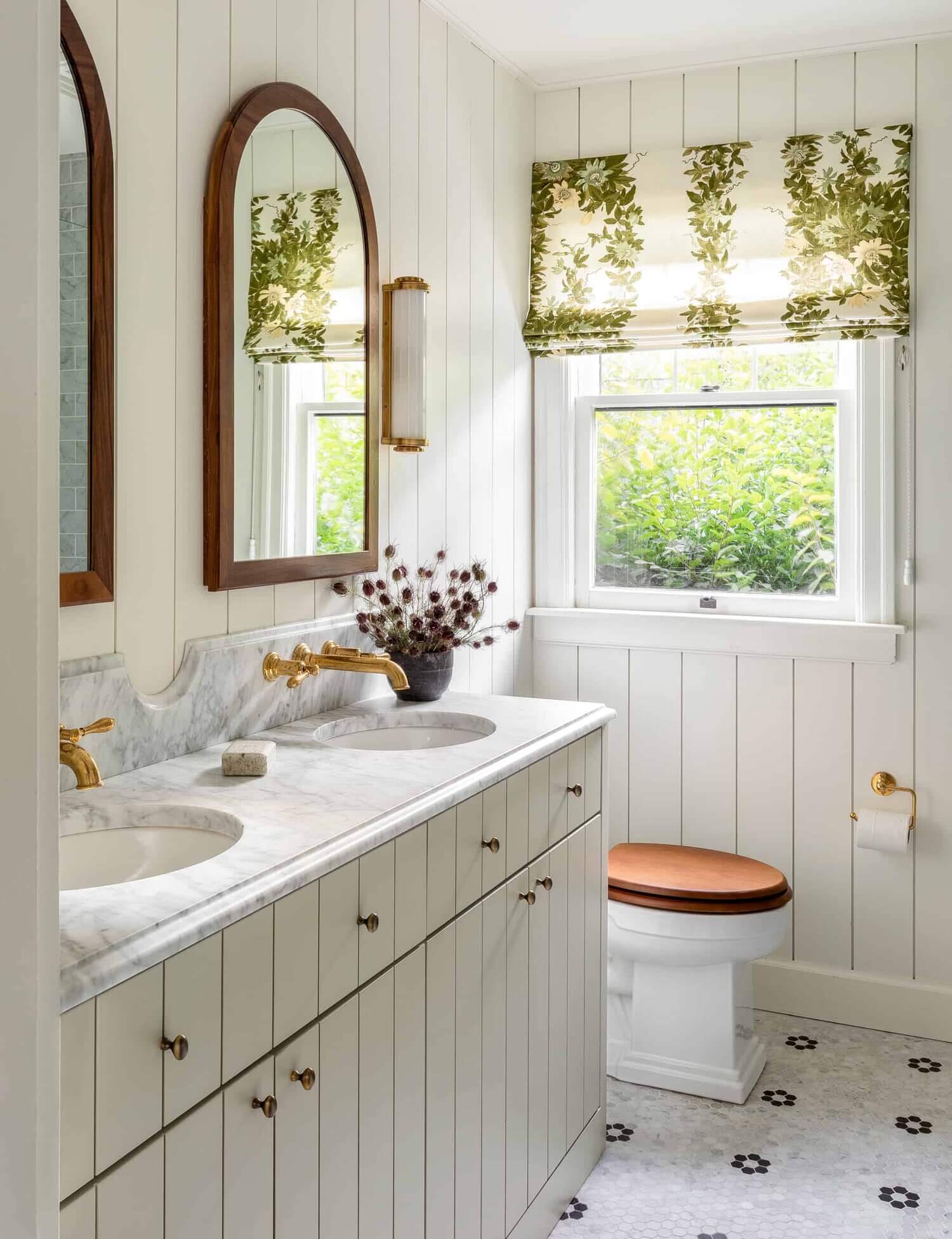 Soothing Colors in Designer Heidi Caillier's Eclectic Washington Home 21 WhitepaneledbathroomwithleafrollingcurtainindesignersHeidiCailliersWashingtonhome TheNordroom Soothing Colors in Designer Heidi Caillier's Eclectic Washington Home