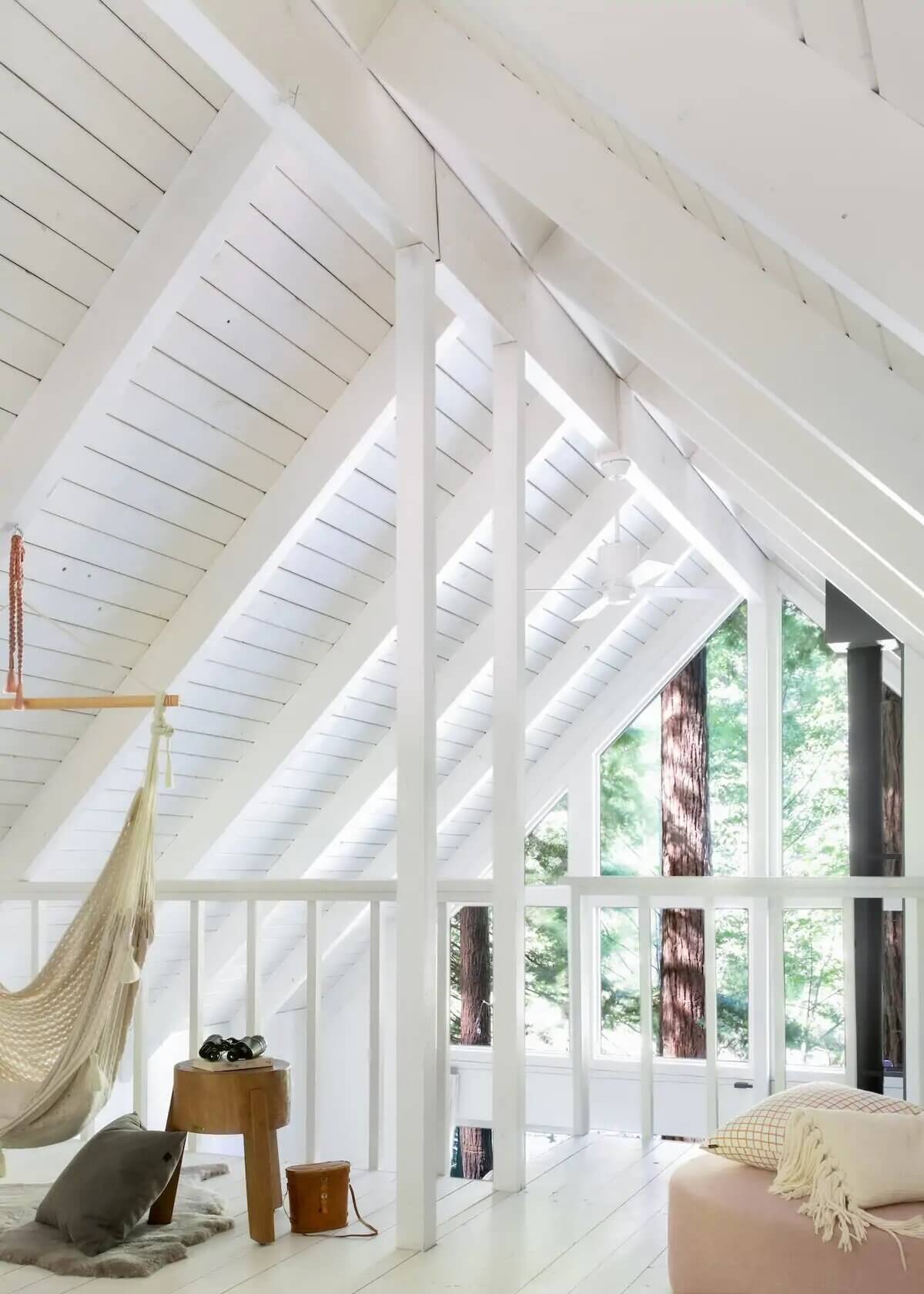 A Black and White A-Frame Cabin in California 7 black and white a frame cabin california nordroom6 A Black and White A-Frame Cabin in California