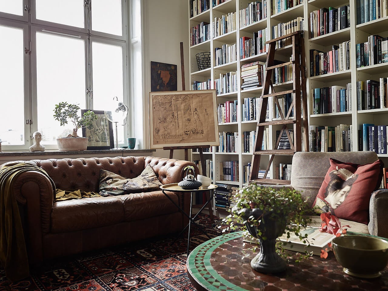 36 Home Library Ideas That Are A Book-Lover's Dream 24 cozy-living-room-home-library-with-ladder-nordroom
