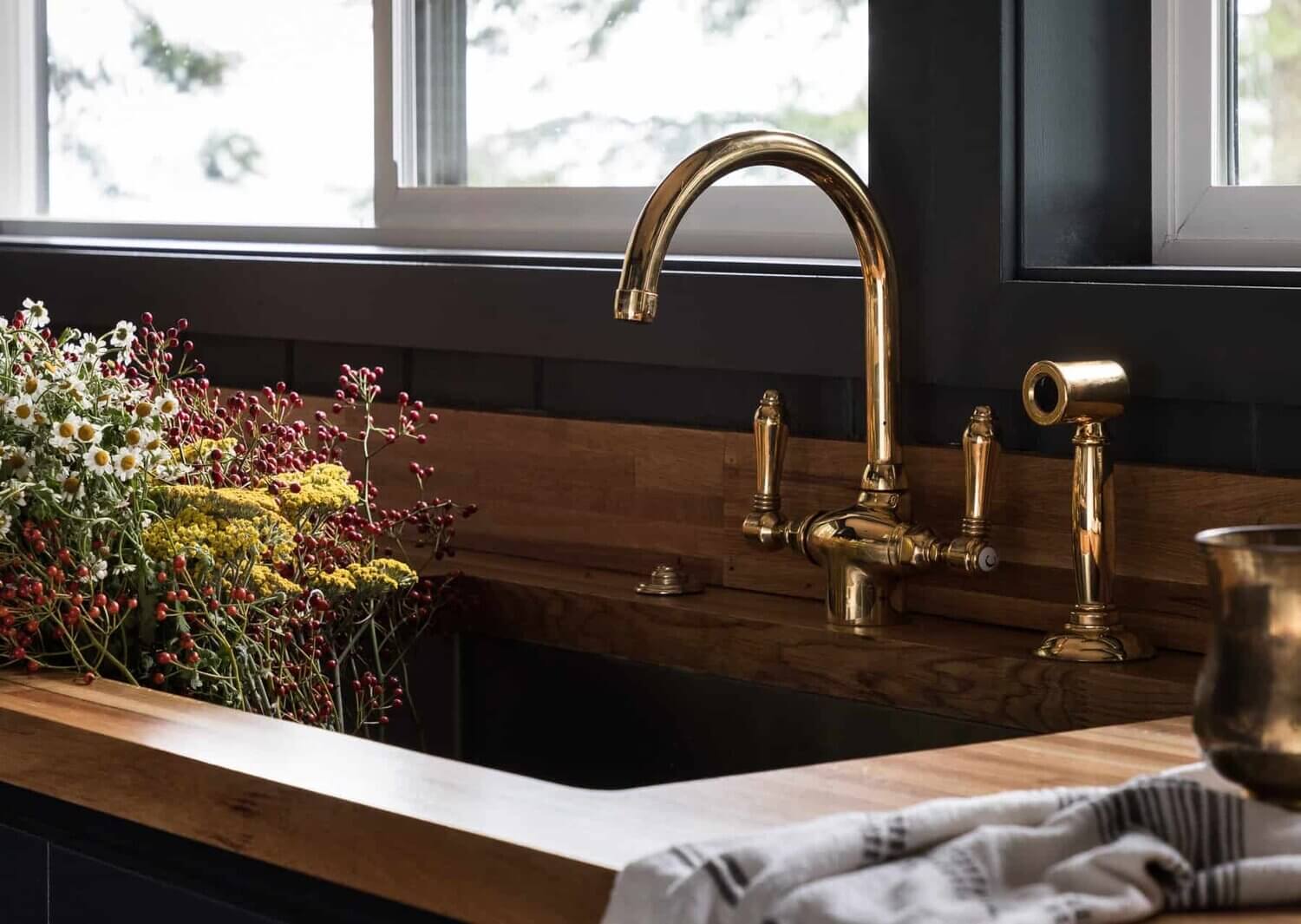 A Moody Cabin and Snug Designed by Heidi Caillier 4 moody cabin snug nordroom3 A Moody Cabin and Snug Designed by Heidi Caillier