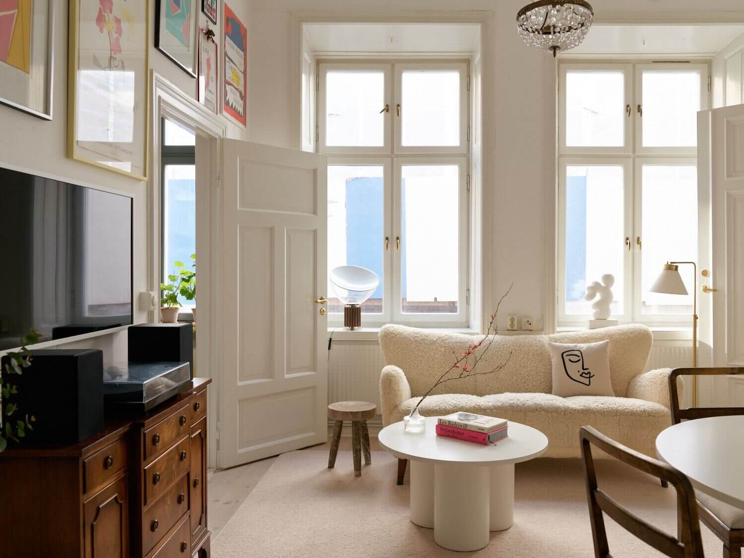 A Combination of Styles In A Historic Stockholm Apartment 3 ACombinationofStylesInAHistoricStockholmApartment TheNordroom2 A Combination of Styles In A Historic Stockholm Apartment