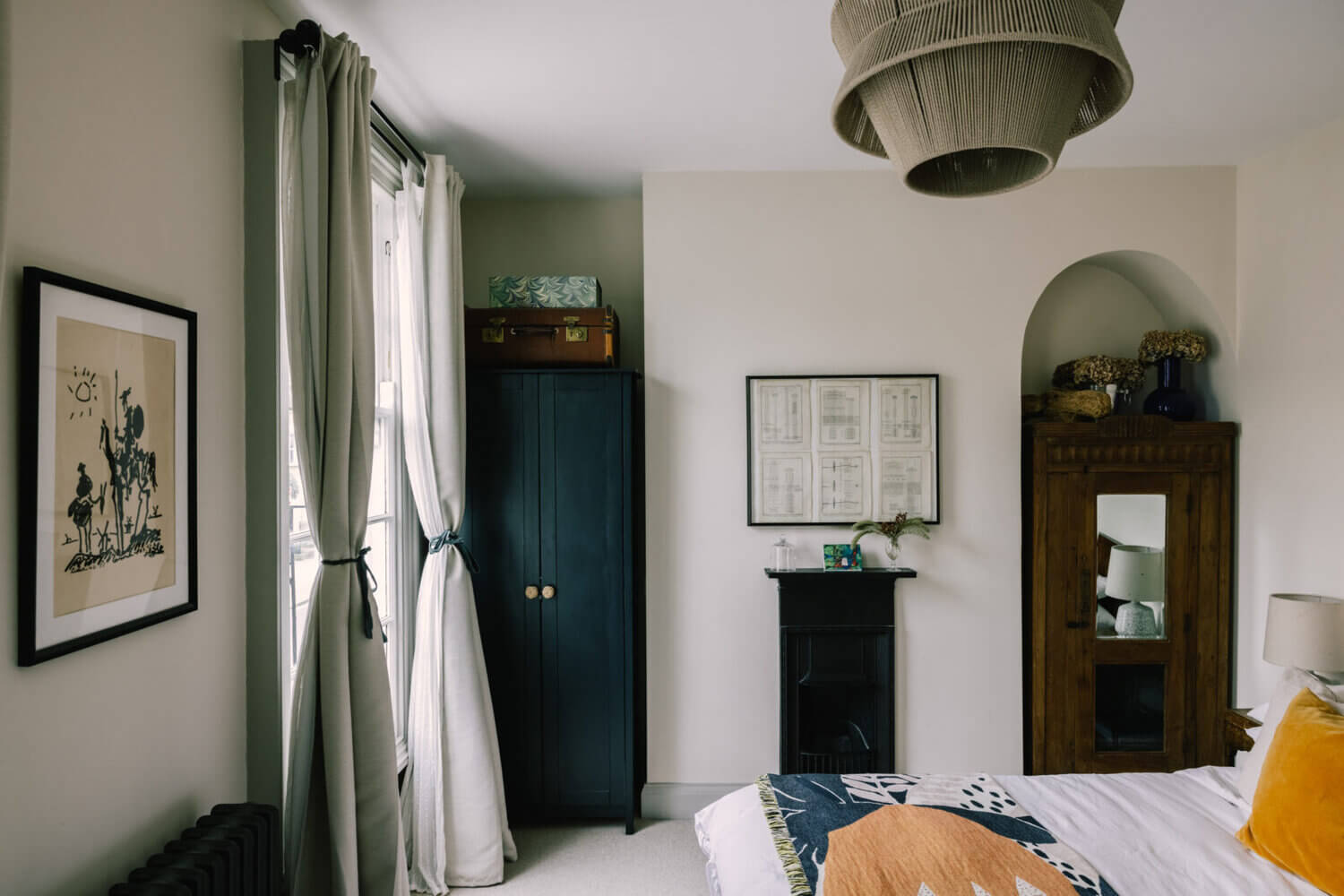 A Peaceful 19th-Century London Home Where Past and Present Meet 14 APeacefulLondonHomeFilledWithHistory TheNordroom14 A Peaceful 19th-Century London Home Where Past and Present Meet