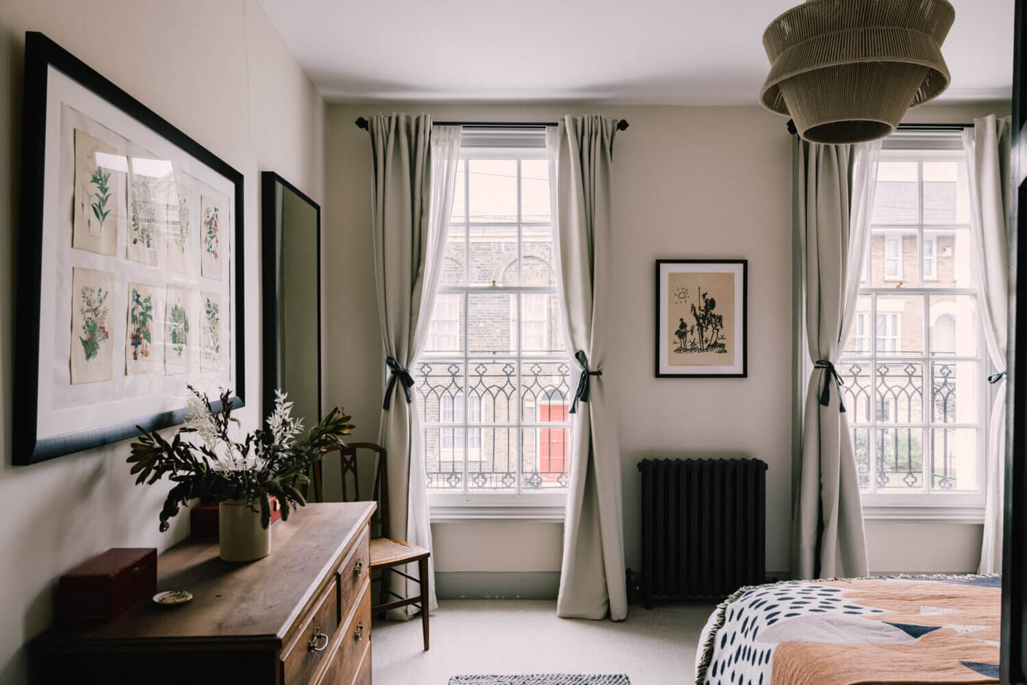 A Peaceful 19th-Century London Home Where Past and Present Meet 15 APeacefulLondonHomeFilledWithHistory TheNordroom15 A Peaceful 19th-Century London Home Where Past and Present Meet