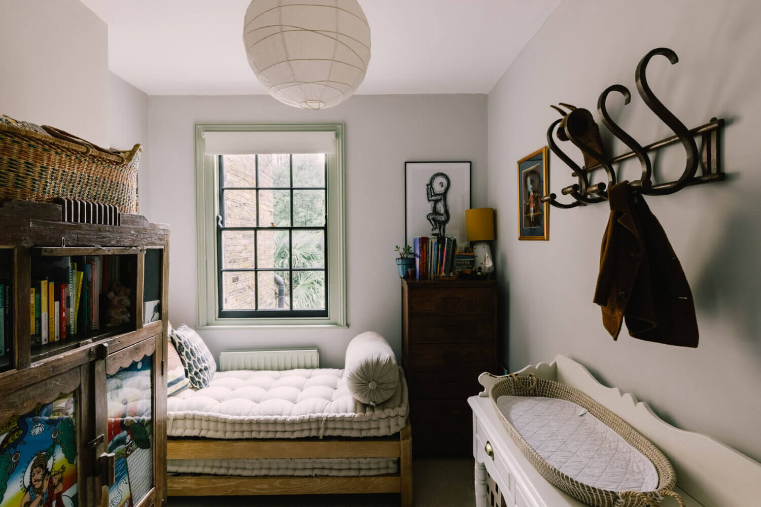 A Peaceful 19th-Century London Home Where Past and Present Meet 20 APeacefulLondonHomeFilledWithHistory TheNordroom20 A Peaceful 19th-Century London Home Where Past and Present Meet