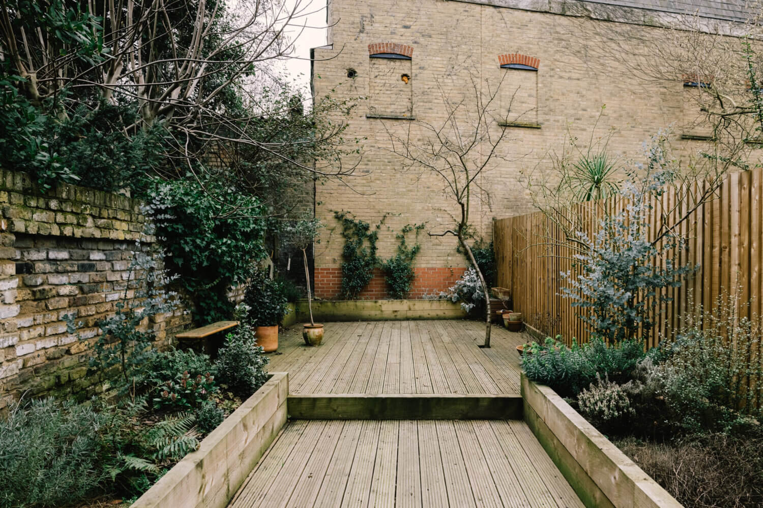 A Peaceful 19th-Century London Home Where Past and Present Meet 21 APeacefulLondonHomeFilledWithHistory TheNordroom21 A Peaceful 19th-Century London Home Where Past and Present Meet