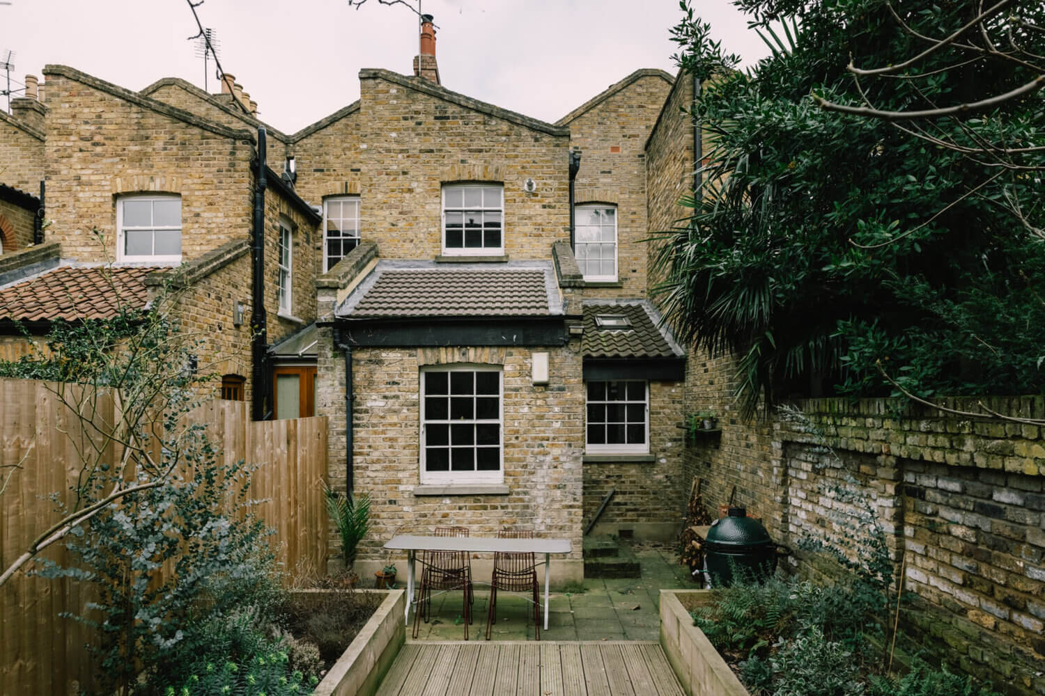 A Peaceful 19th-Century London Home Where Past and Present Meet 22 APeacefulLondonHomeFilledWithHistory TheNordroom22 A Peaceful 19th-Century London Home Where Past and Present Meet