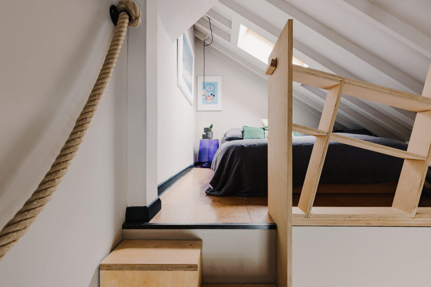 An Eclectic Narrow Blue House in London 26 AnEclecticBlueHouseinLondon TheNordroom25 An Eclectic Narrow Blue House in London