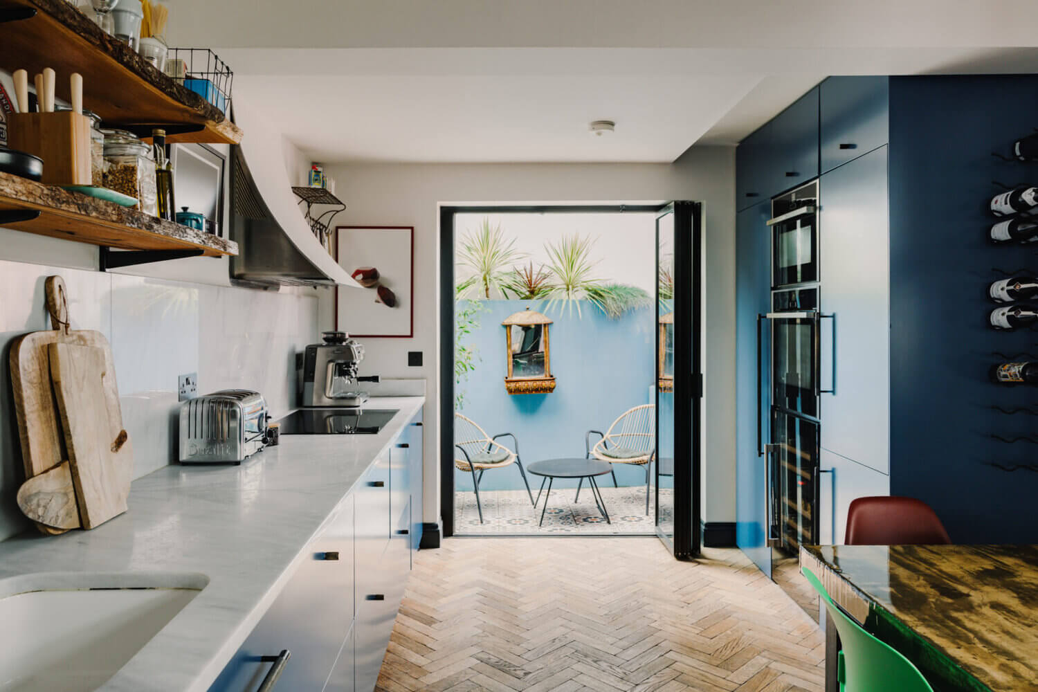 An Eclectic Narrow Blue House in London 4 AnEclecticBlueHouseinLondon TheNordroom3 An Eclectic Narrow Blue House in London