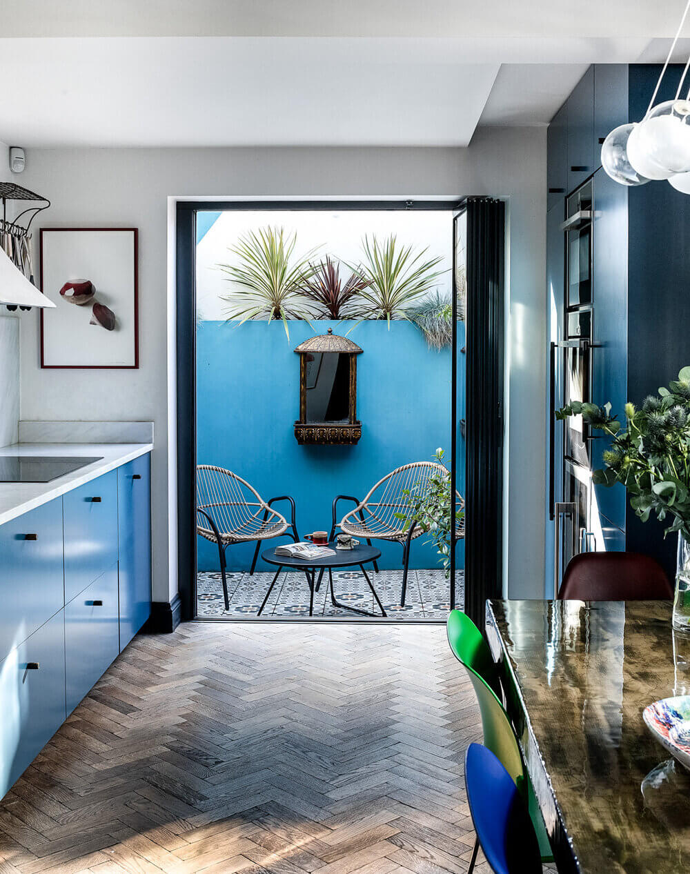 An Eclectic Narrow Blue House in London 7 AnEclecticBlueHouseinLondon TheNordroom6 An Eclectic Narrow Blue House in London